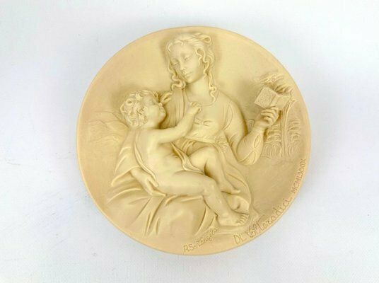 Italian Hand Carved Alabaster Wall Plate Madonna Serena By A. Santangela For Studio Dante Di Volteradici, 1979