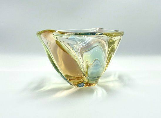 Art Glass Czech Pizzicato Bowl Attributed To Hana Machovska For Mstišov/Moser Karlovarske Glass, 1960s photo 273.0