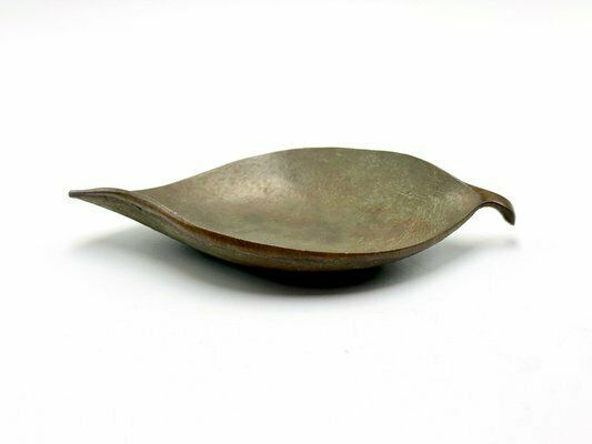 Mid Century Bronze Leaf Ashtray Attributed To Carl Auböck, Austria, 1950s photo vinterior