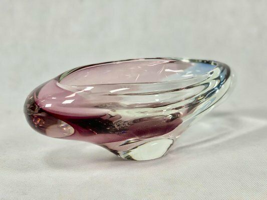 Glass Bowl In Rose By Rudolf Beránek For Skrdlovice, 1960s photo vinterior