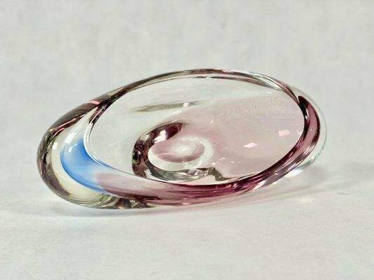 Glass Bowl In Rose By Rudolf Beránek For Skrdlovice, 1960s photo vintage