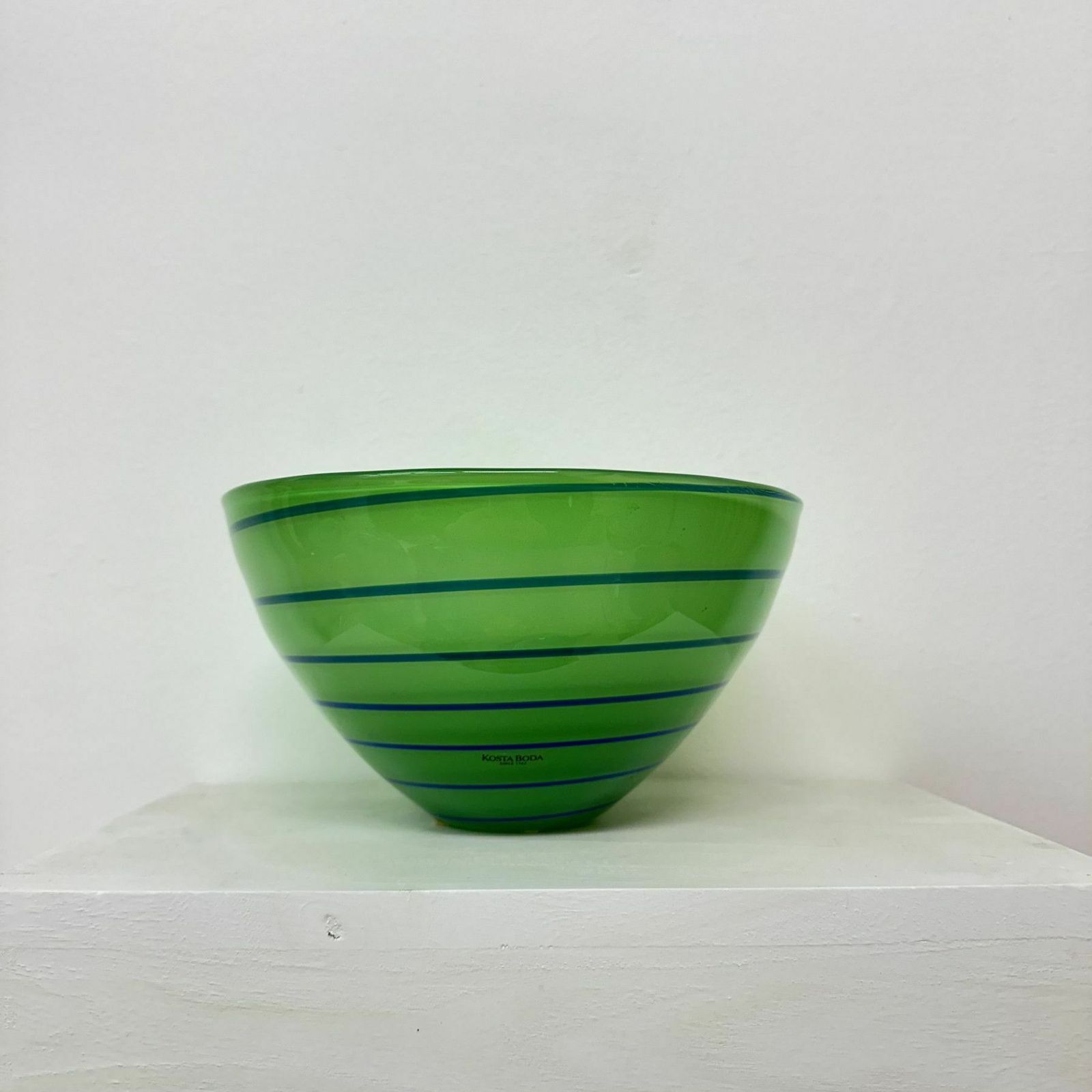 Anna Ehrner Voor Kosta Boda Epoque Green Stripe Schaal photo vinterior