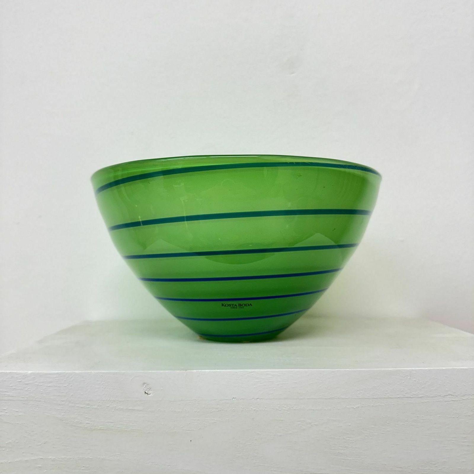 235.0 Anna Ehrner Voor Kosta Boda Epoque Green Stripe Schaal photo