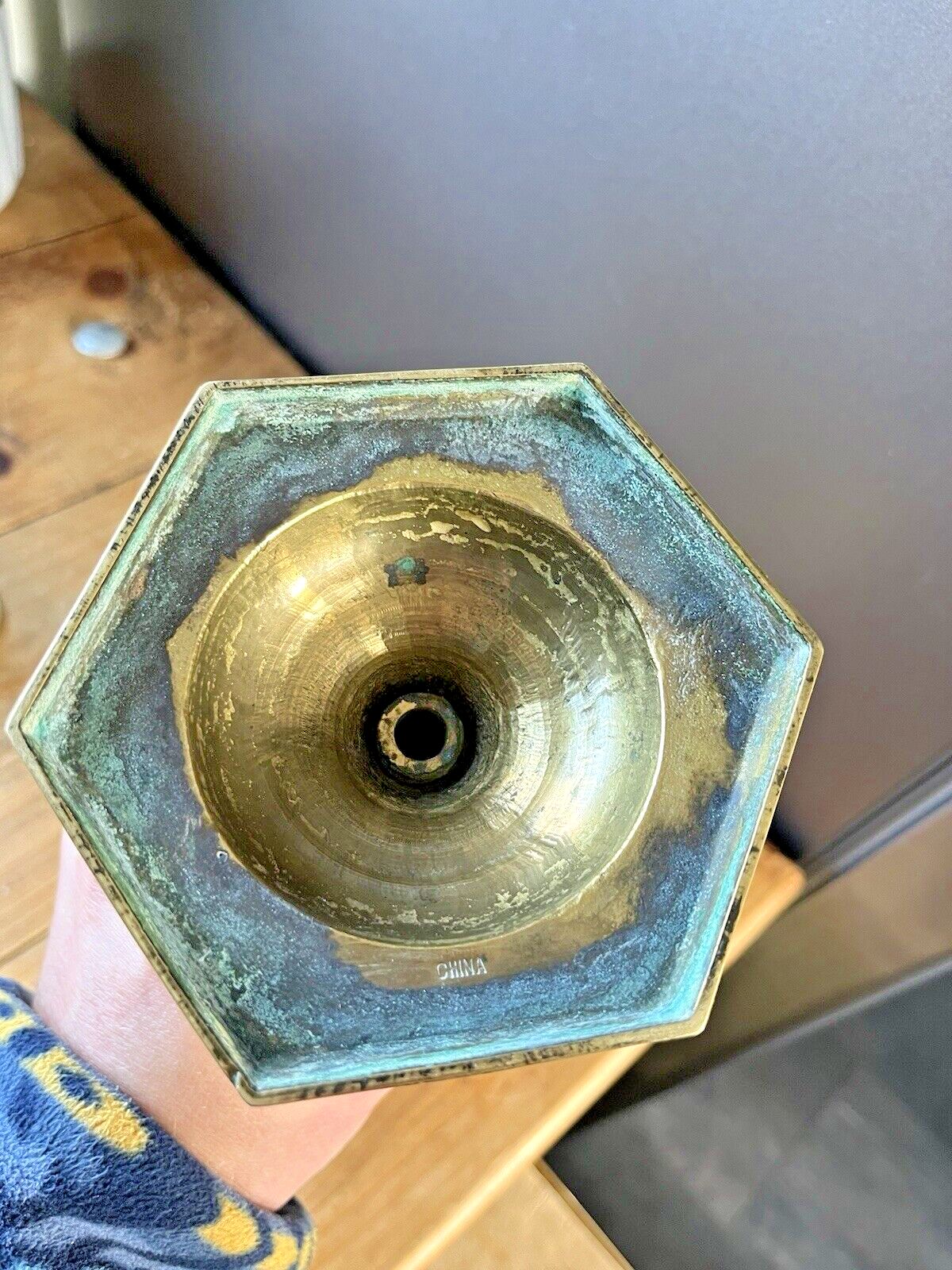 photo vinterior Pair Of Antique Asian Chinese Brass Floral Cloisonne Enamel Candlesticks Holders