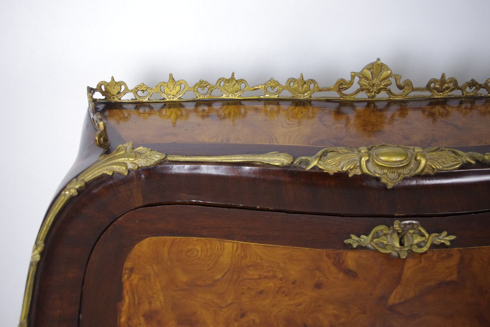photo vintage French Louis XV Style Bureau De Dame With Gilt Metal Mounts