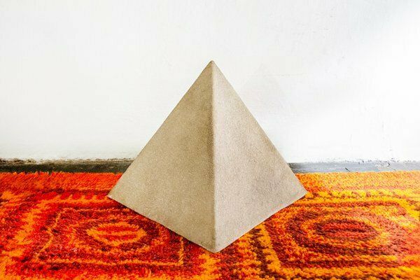 Pyramid Moon Rock Lamp Van André Cazenave Voor Singleton, Italië, Jaren 1970