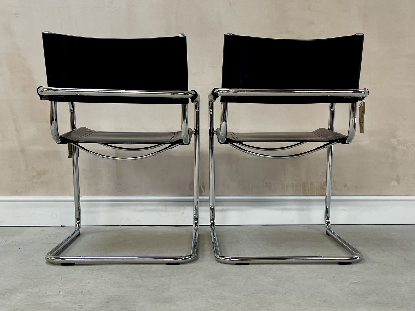 photo vinterior Pair 2 Dining Visitor Occasional  Black Leather S34 Cantilever Bauhaus 2 Dining Chairs By Mart Stam & Marcel Breuer  Fasem Matching Set Of Two