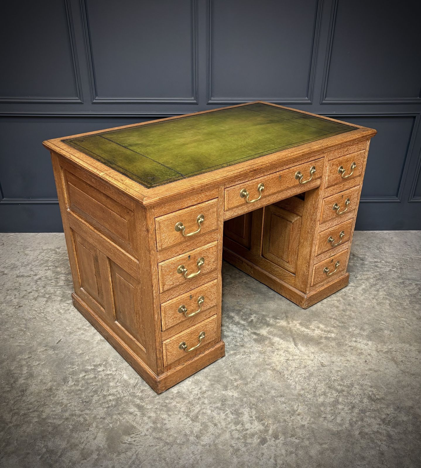 Freestanding Oak Kneehole Desk photo vinterior