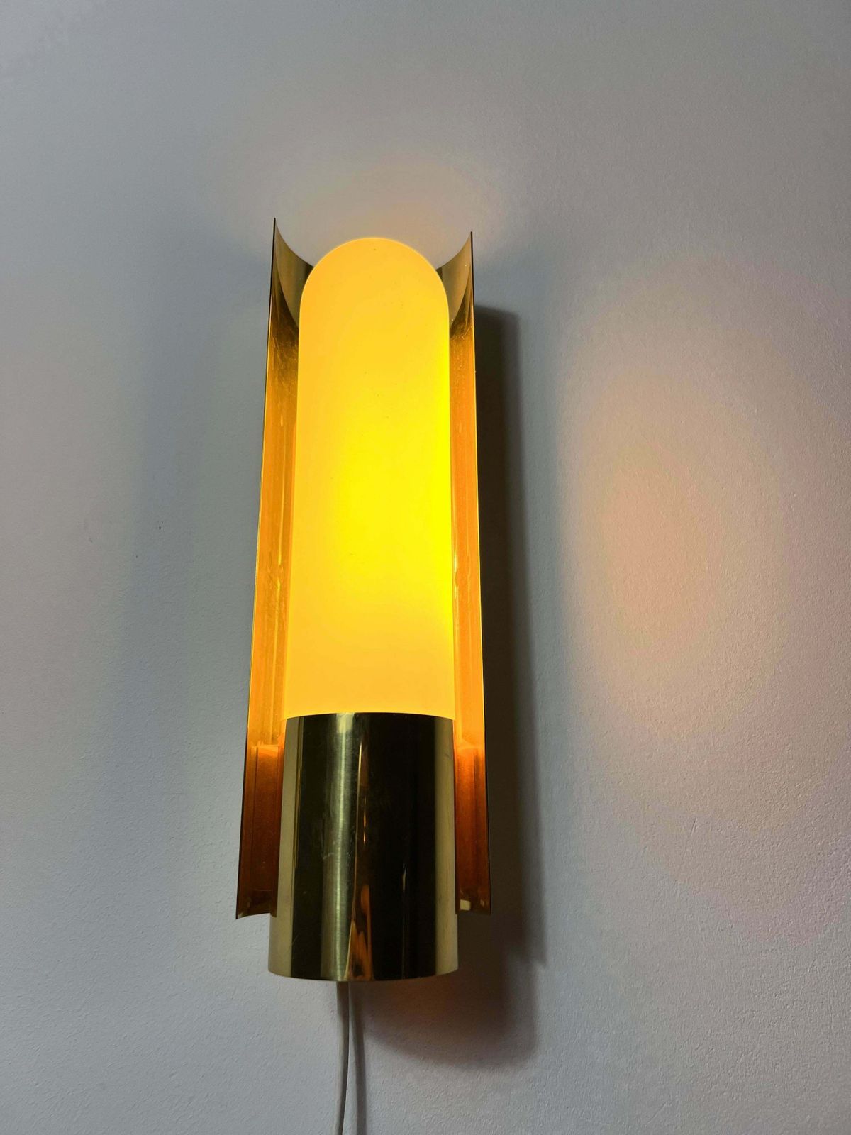 photo vintage Pair Of Brass And Opaline Glass Wall Lamps By Glashütte Limburg, 1960s