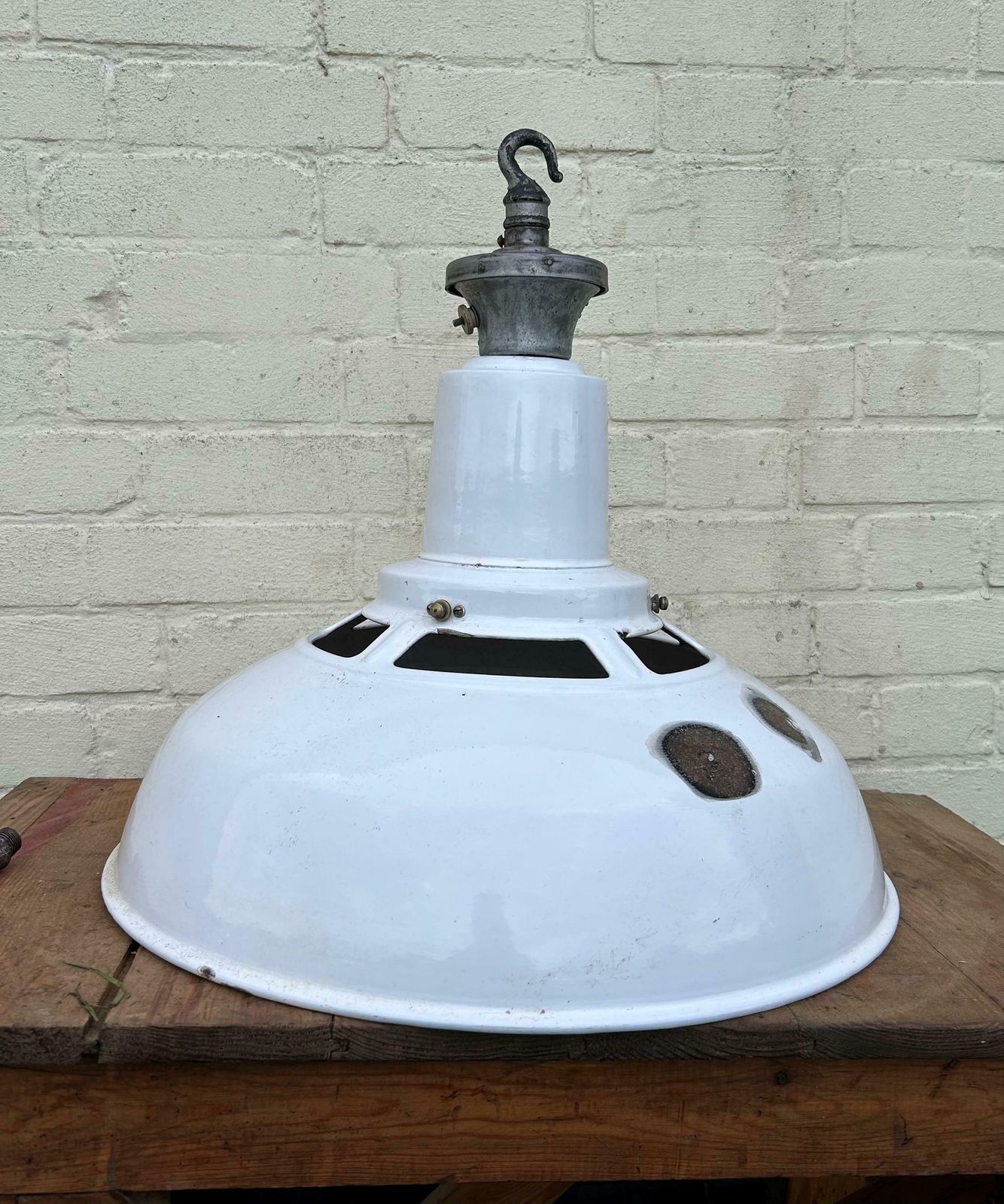 1950s Benjamin Industrial Pendant Lamps Light Enamel Antique Vintage Pendant Metal Factory Old Restaurant Cafe photo furniture