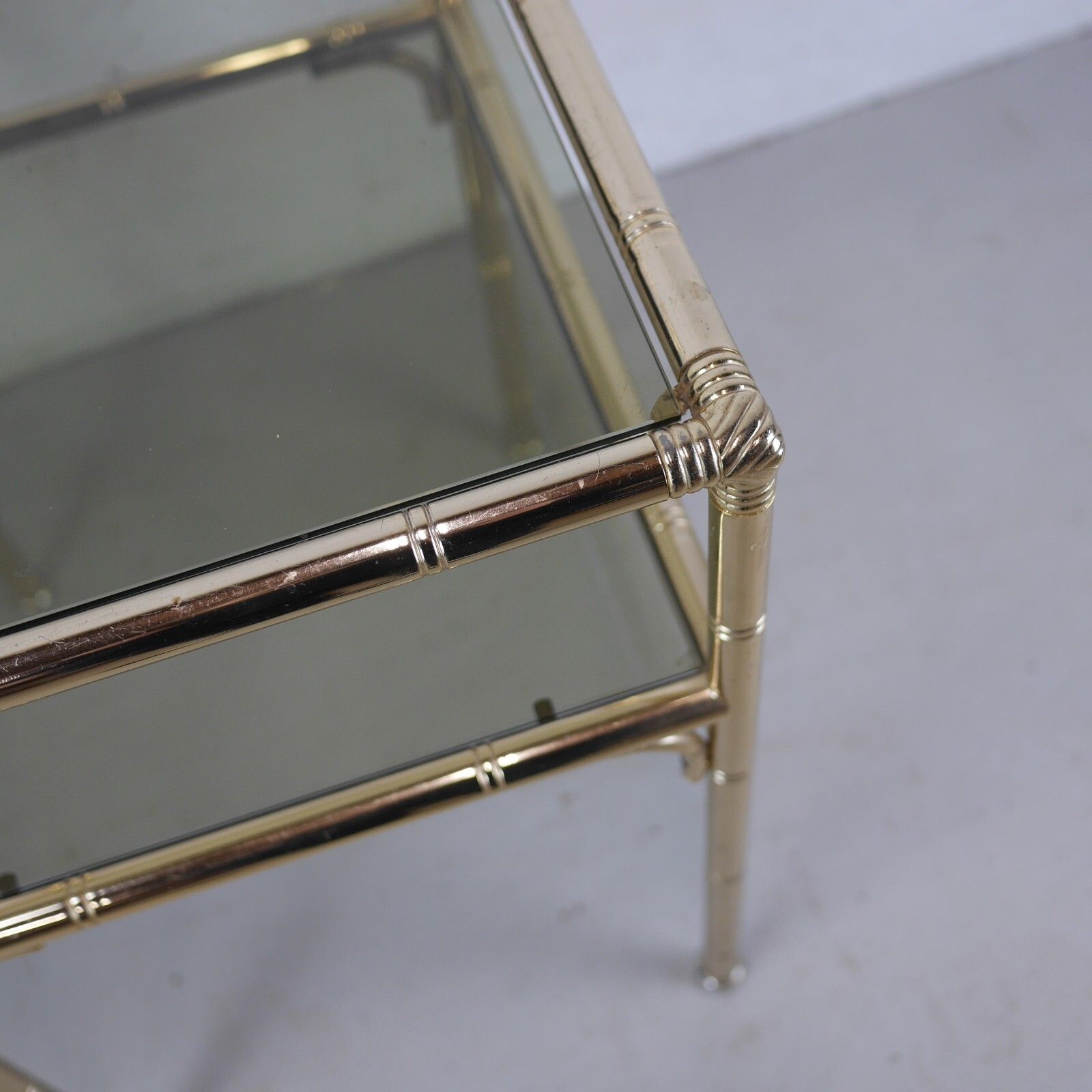 photo vintage Vintage Brass Faux Bamboo Telephone Seat Smoke Glass Hollywood Regency #102718
