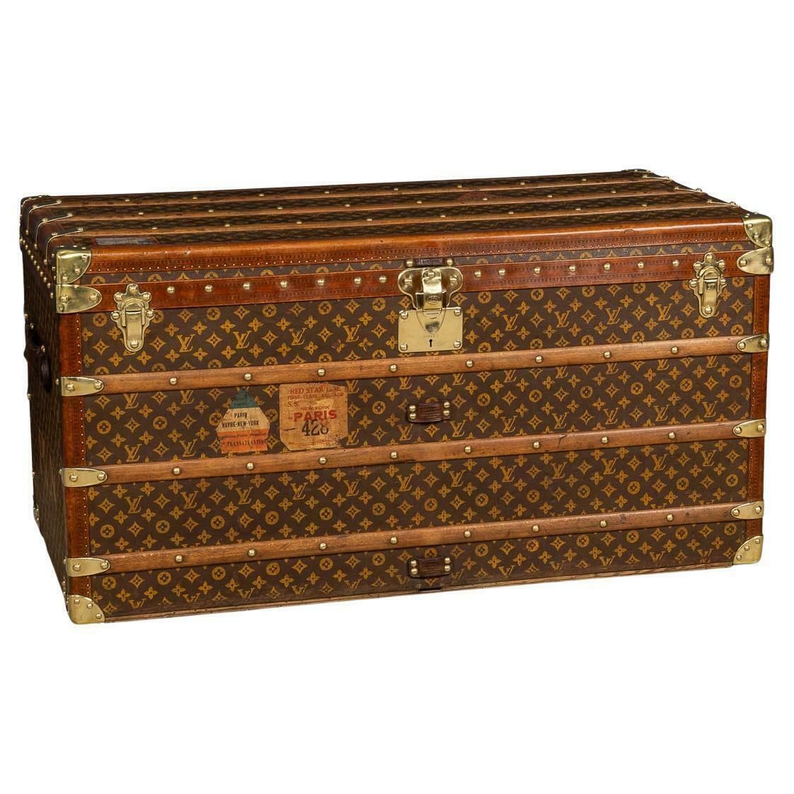 Antique 20th Century Louis Vuitton Trunk In Monogram Canvas, France C.1910 photo vinterior