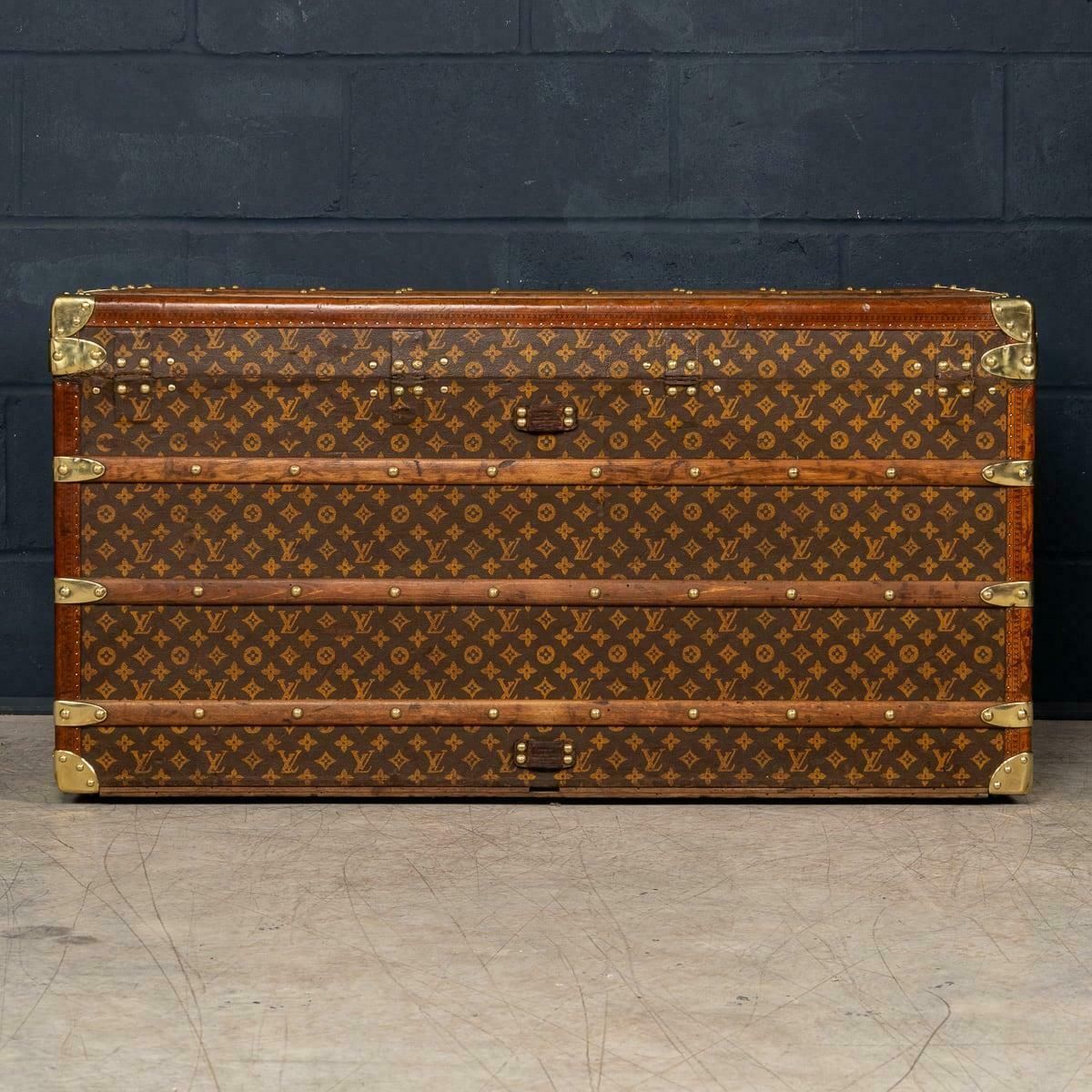 Furniture Antique 20th Century Louis Vuitton Trunk In Monogram Canvas, France C.1910 photo