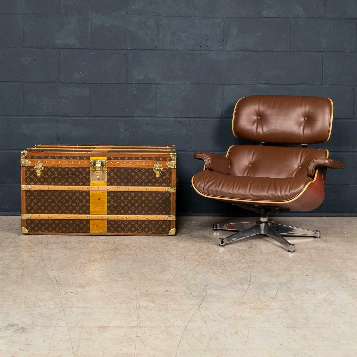 20th Century Louis Vuitton Courier Trunk In Monogram Canvas, France C.1930 photo vintage
