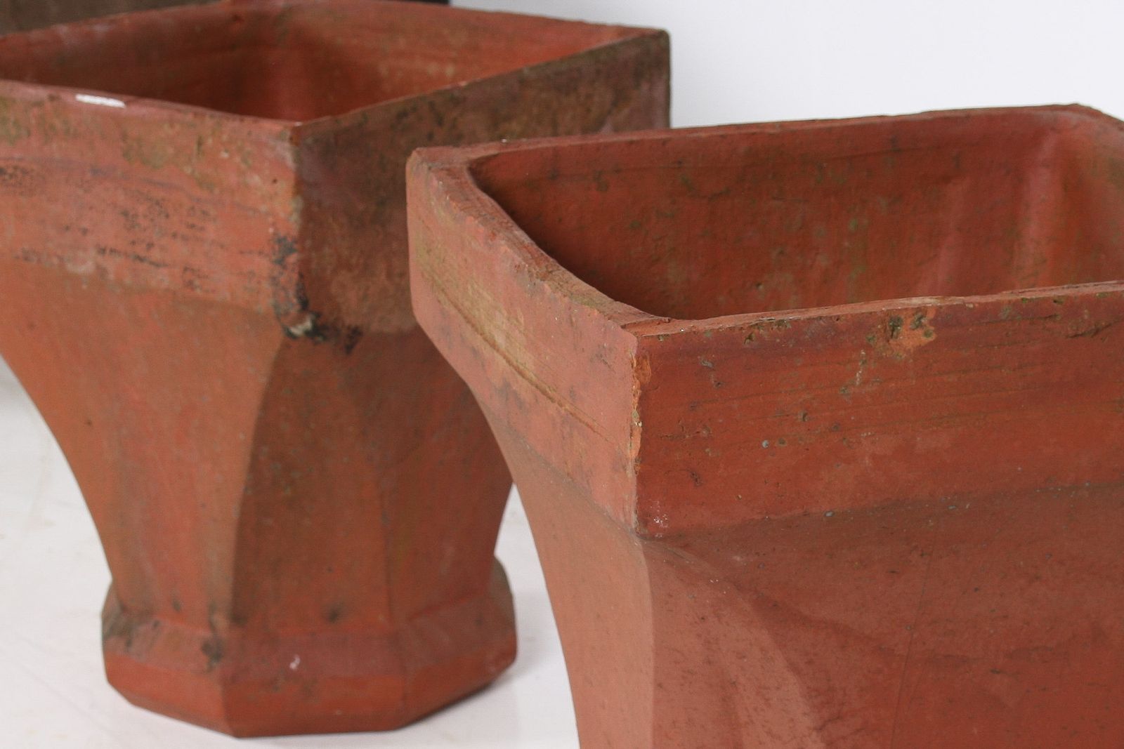 585.0 A Pair Of Victorian Red Clay Terrocotta Chimney Pots Garden Planters Rhubarb Forcer photo