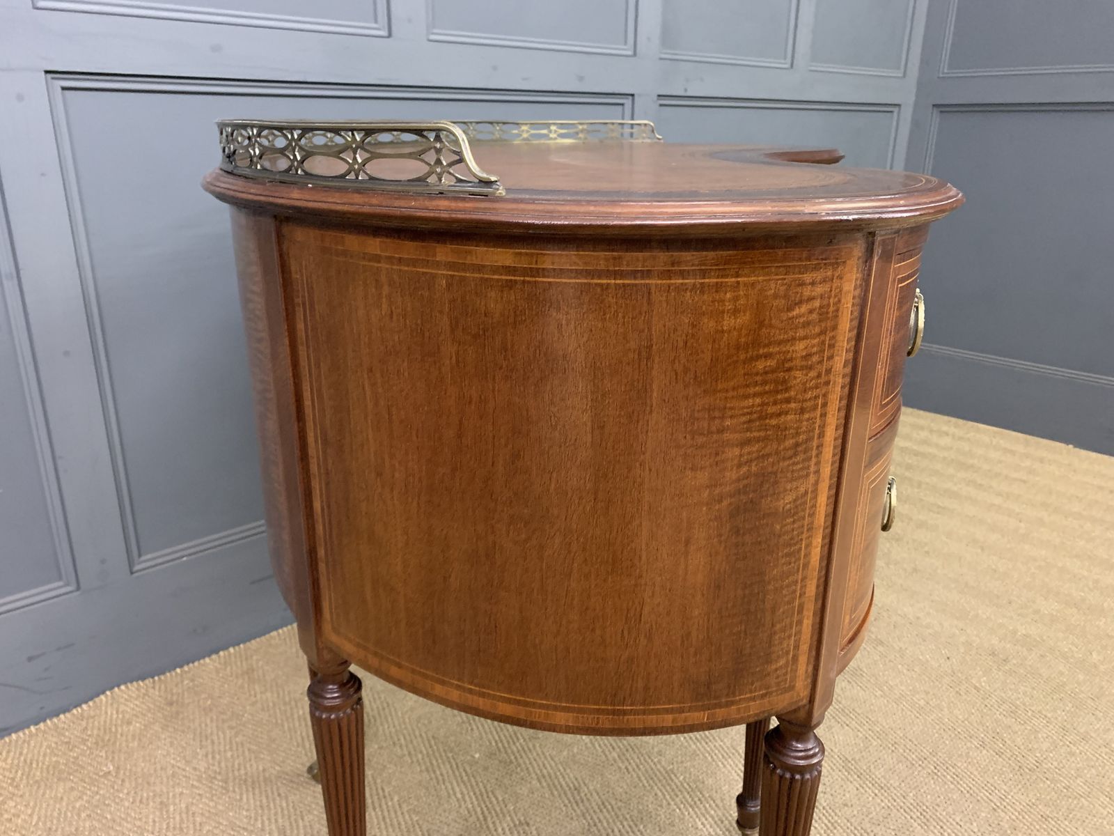 Edwardian Inlaid Mahogany Kidney Desk photo vinterior
