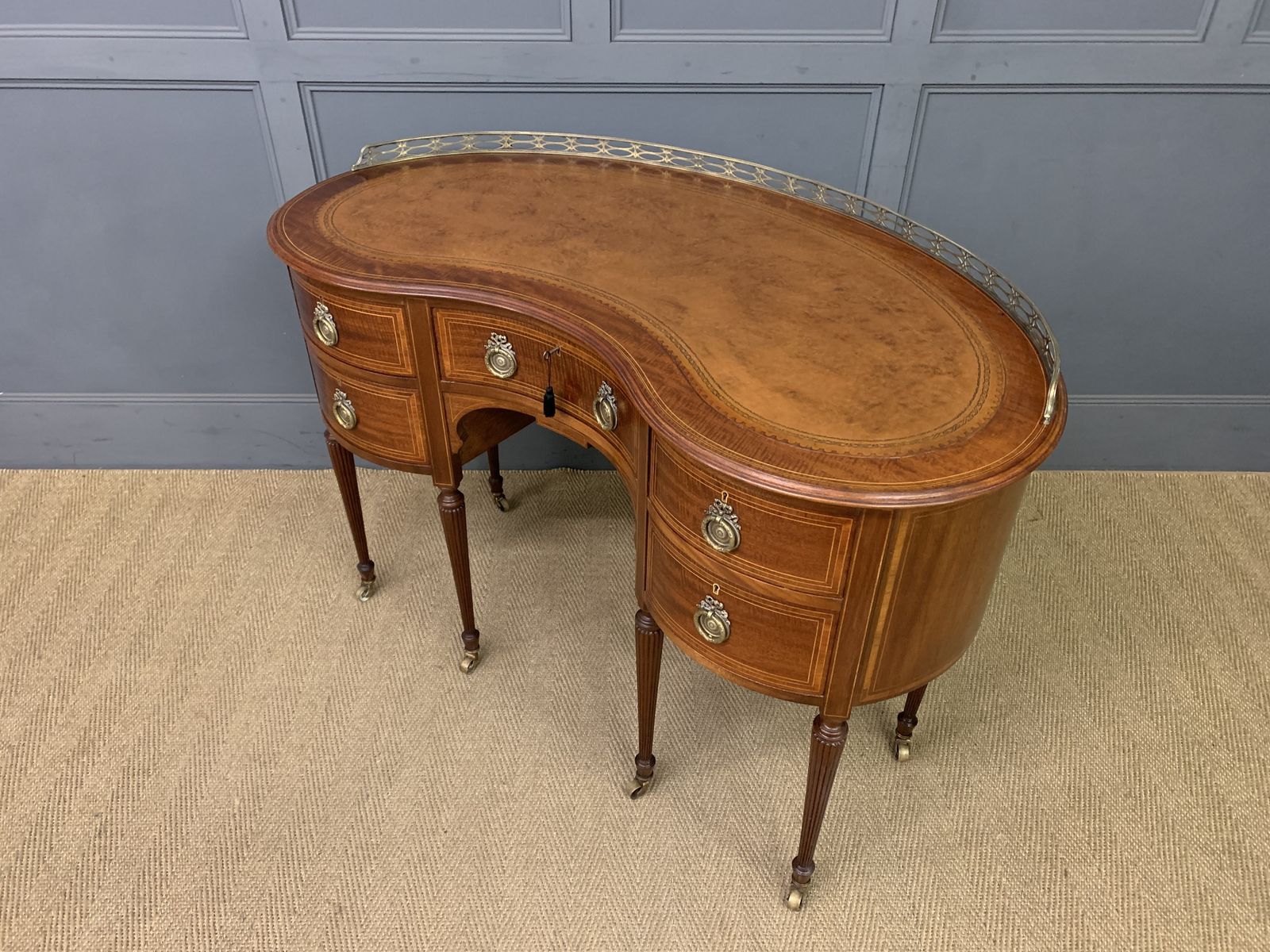 photo vinterior Edwardian Inlaid Mahogany Kidney Desk