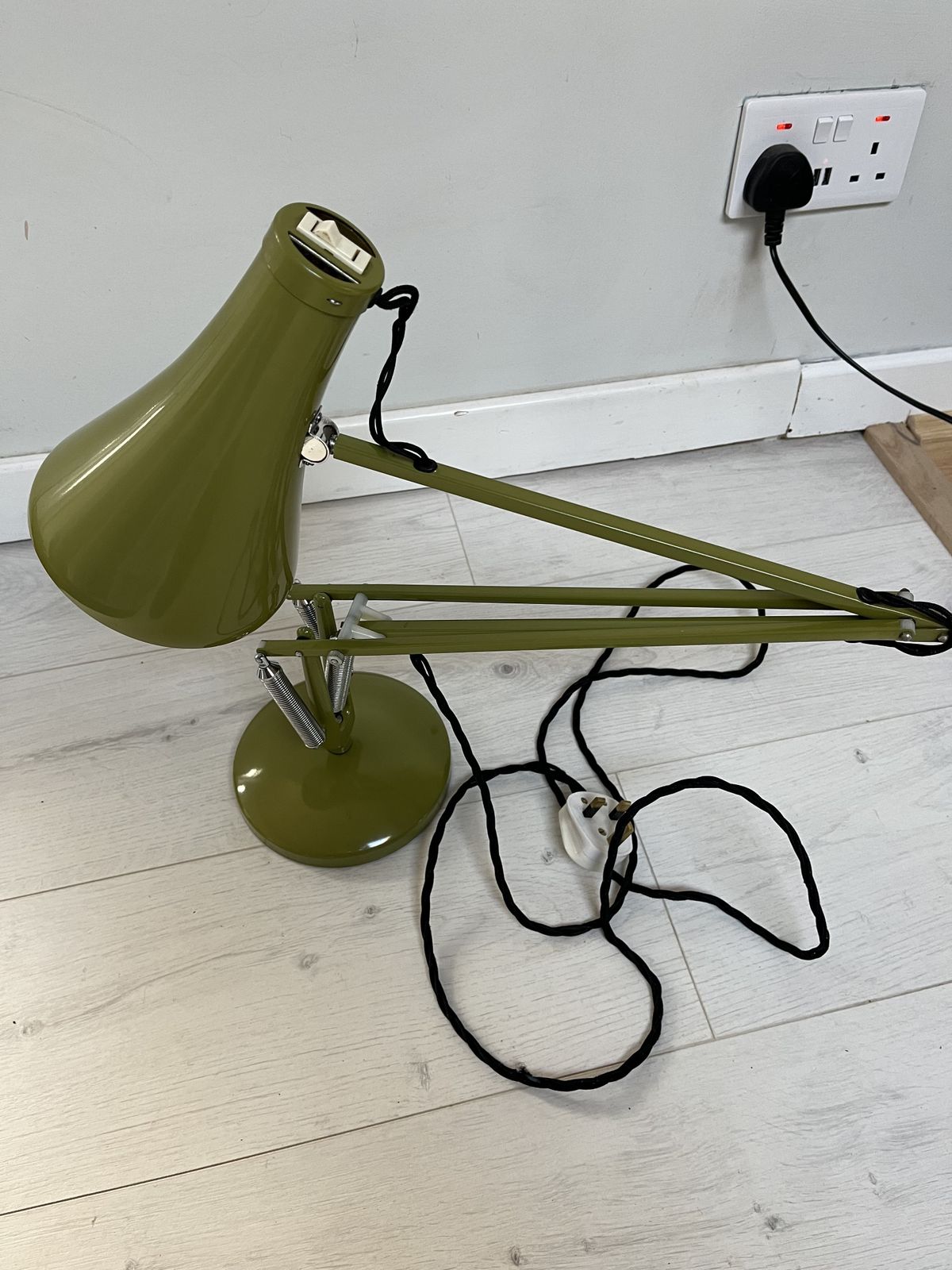 Herbert Terry Model 75 Angelpoise Lamp In Rare Green photo furniture