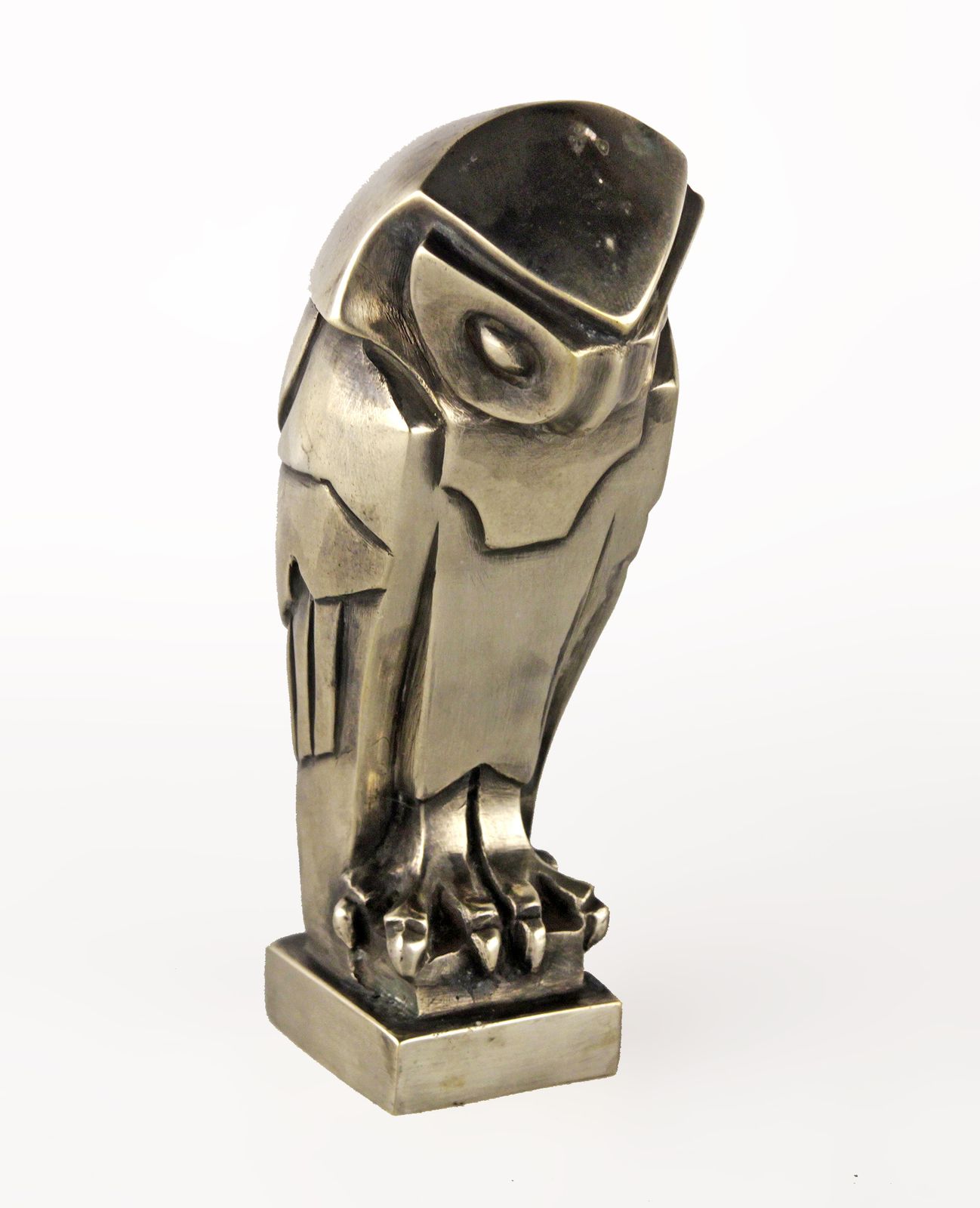 Early 20th Century Art Déco French Nickelled Bronze Owl Shapped Car Mascot By édouard Marcel Sandoz For Susse Frères