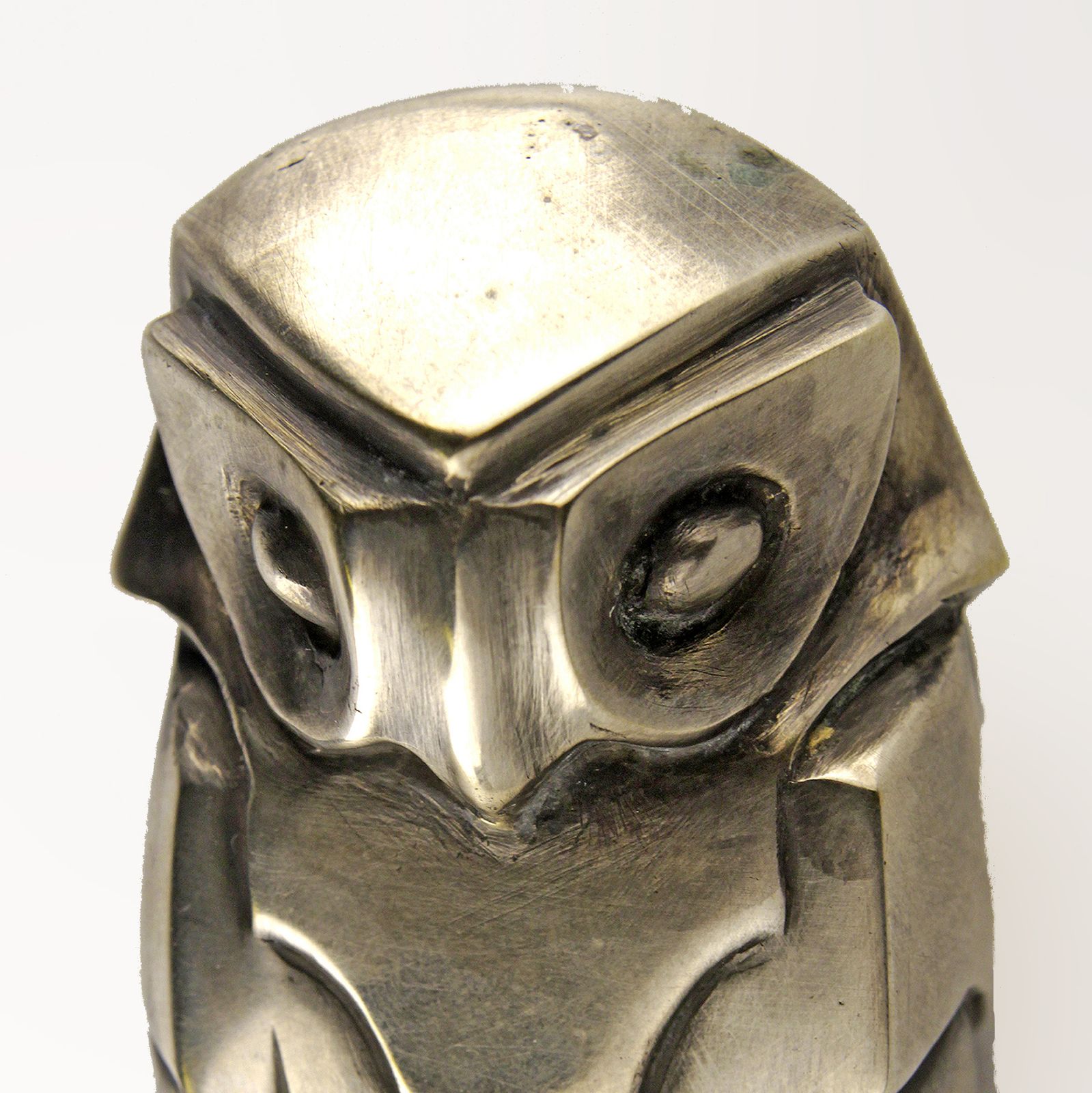 Early 20th Century Art Déco French Nickelled Bronze Owl Shapped Car Mascot By édouard Marcel Sandoz For Susse Frères photo 2175.0