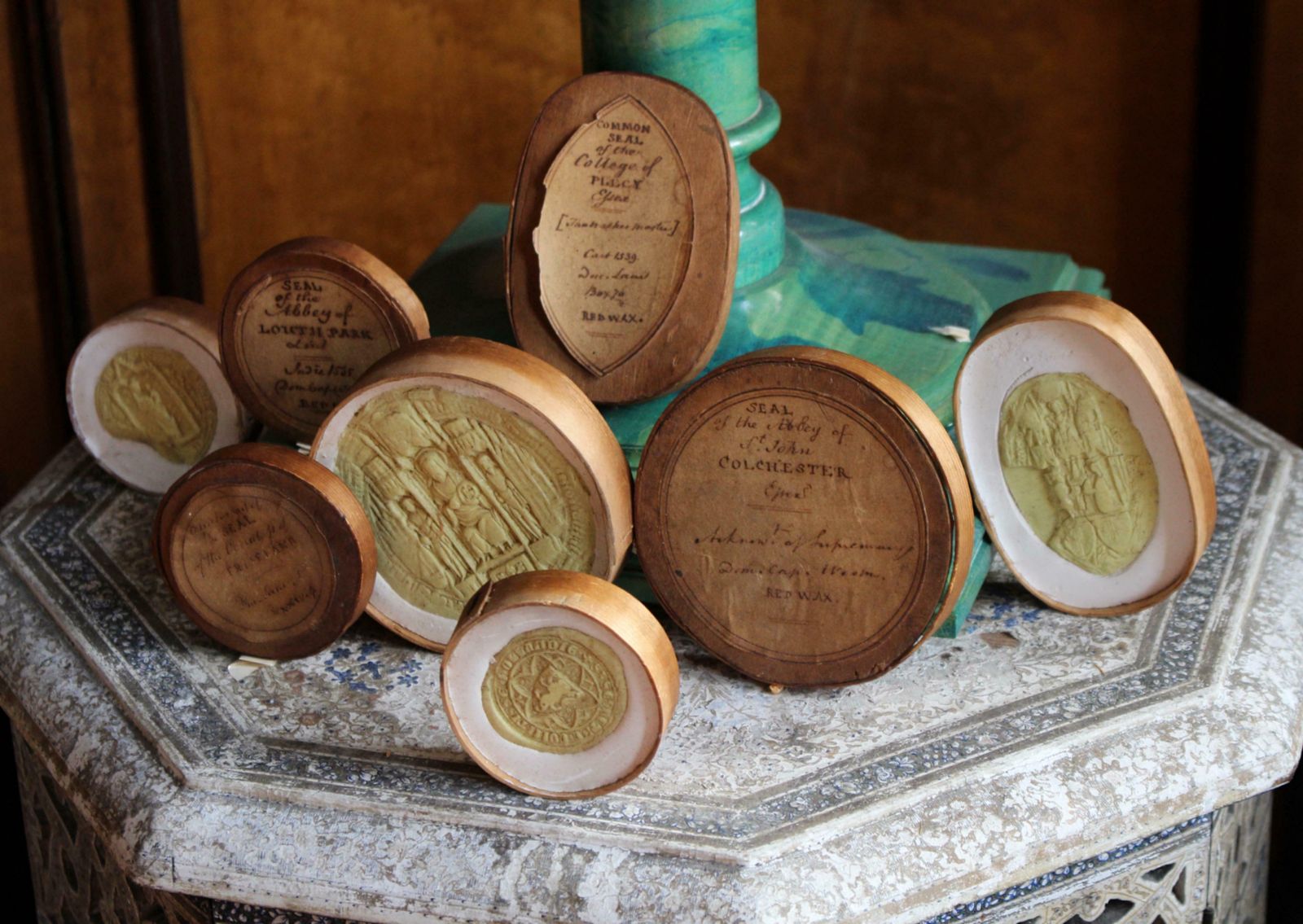 photo vinterior Collection Of Late 18th Century English Wax & Plaster Abbey & College Seals