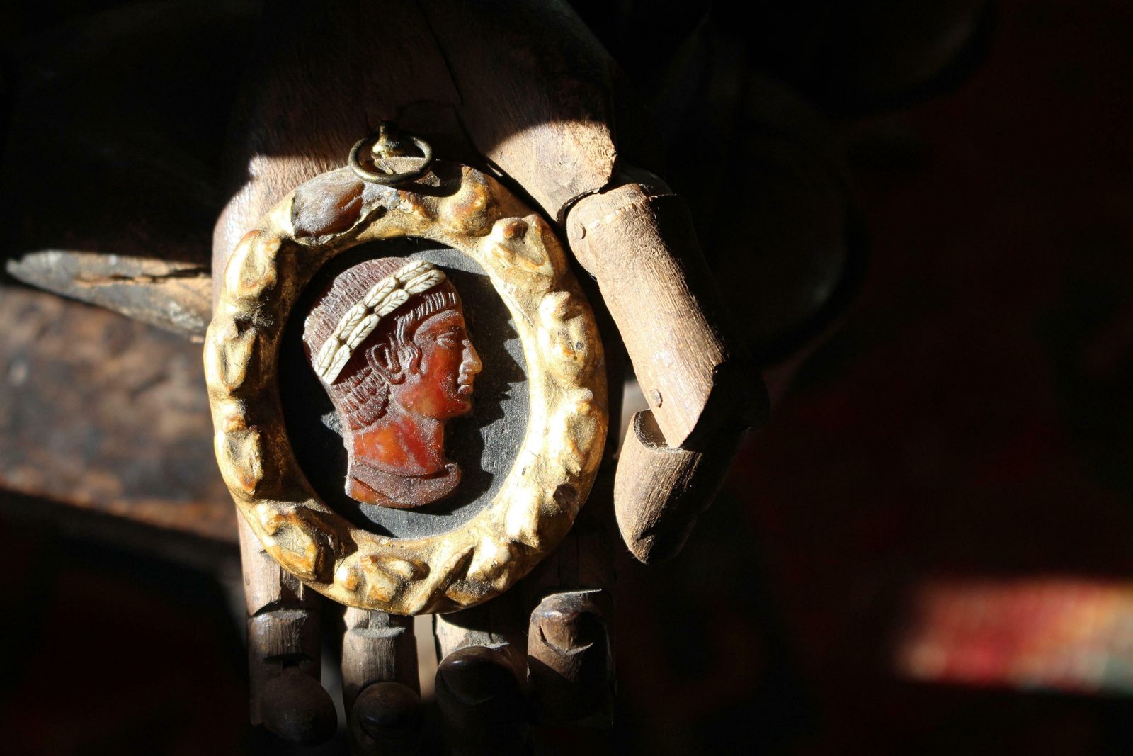 Grand Tour 18th Century Gilt Framed Classical Carved Shell Cameo "Dario Re' photo furniture