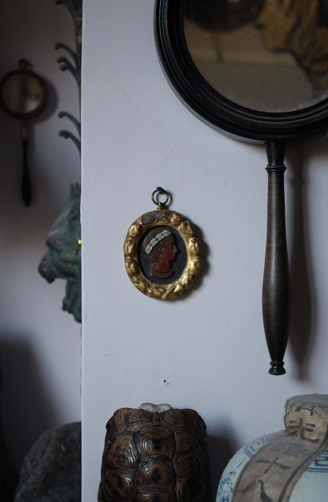 Grand Tour 18th Century Gilt Framed Classical Carved Shell Cameo "Dario Re' photo Home Decor