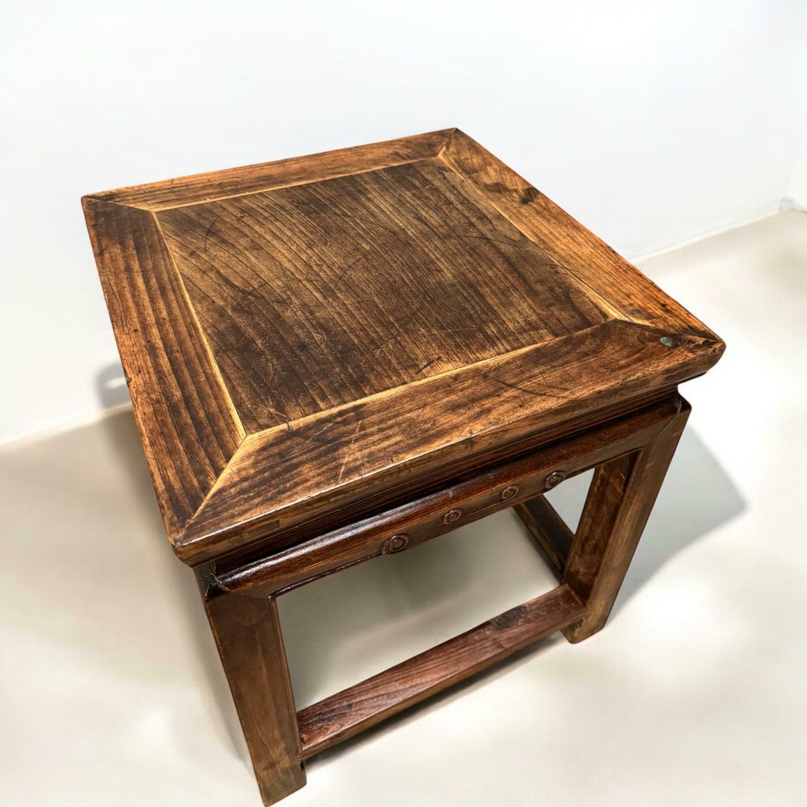 Antique Chinese Elm Side Table / 19th Century photo vinterior