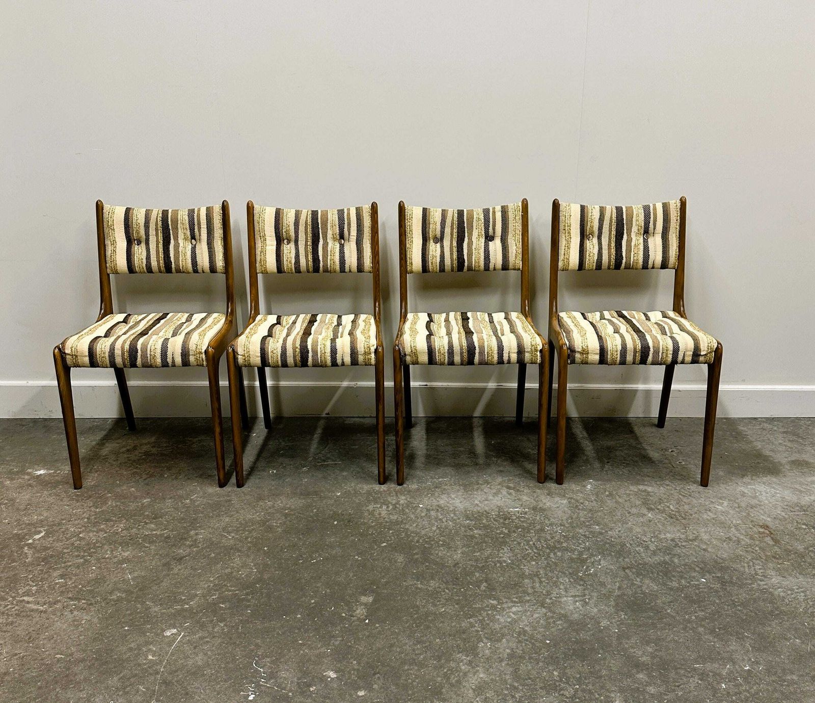 Set Van 4 Teakhouten Deense Eetkamerstoelen Met Bijbehorende Bekleding, Jaren 1970 photo for sale