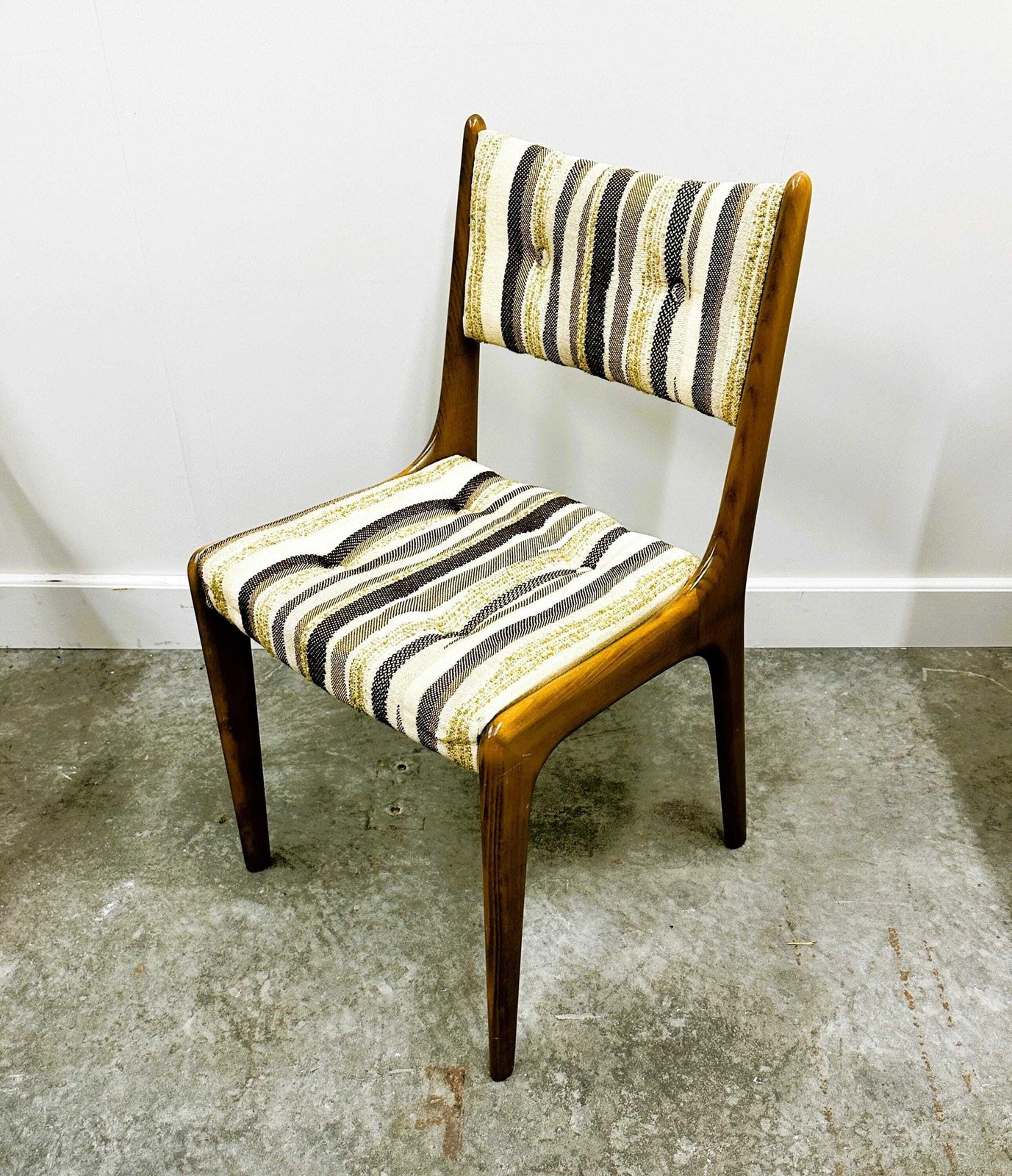 Set Van 4 Teakhouten Deense Eetkamerstoelen Met Bijbehorende Bekleding, Jaren 1970 photo vinterior