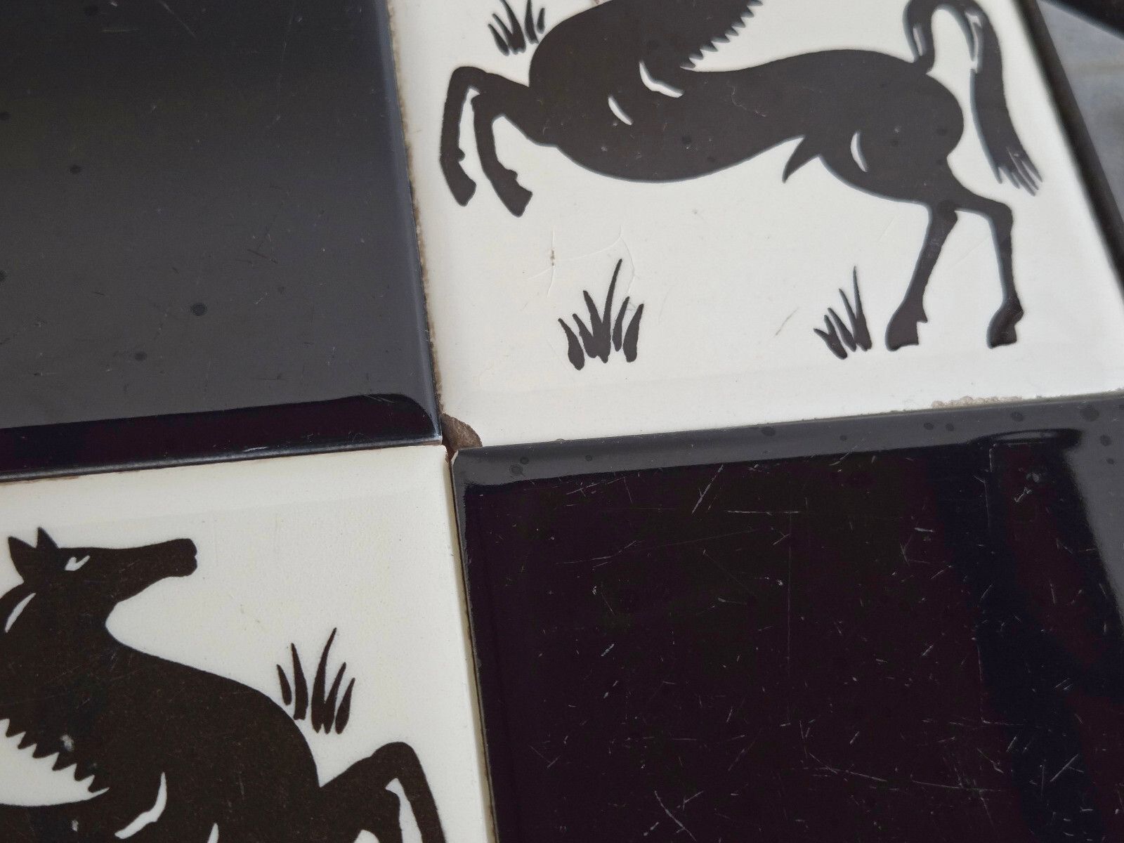 Vintage salontafel ca. jaren 1950 met keramisch paardenpatroon – Rockabilly stijl photo buy