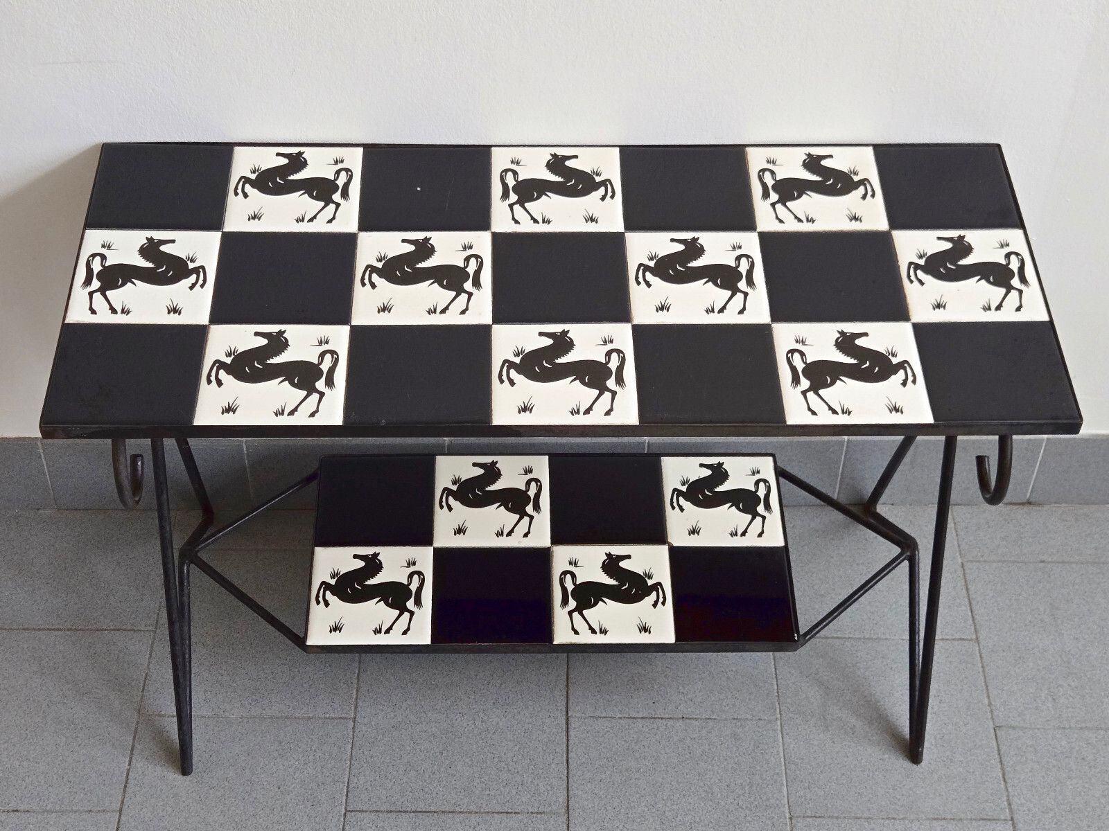 photo buy Vintage salontafel ca. jaren 1950 met keramisch paardenpatroon – Rockabilly stijl