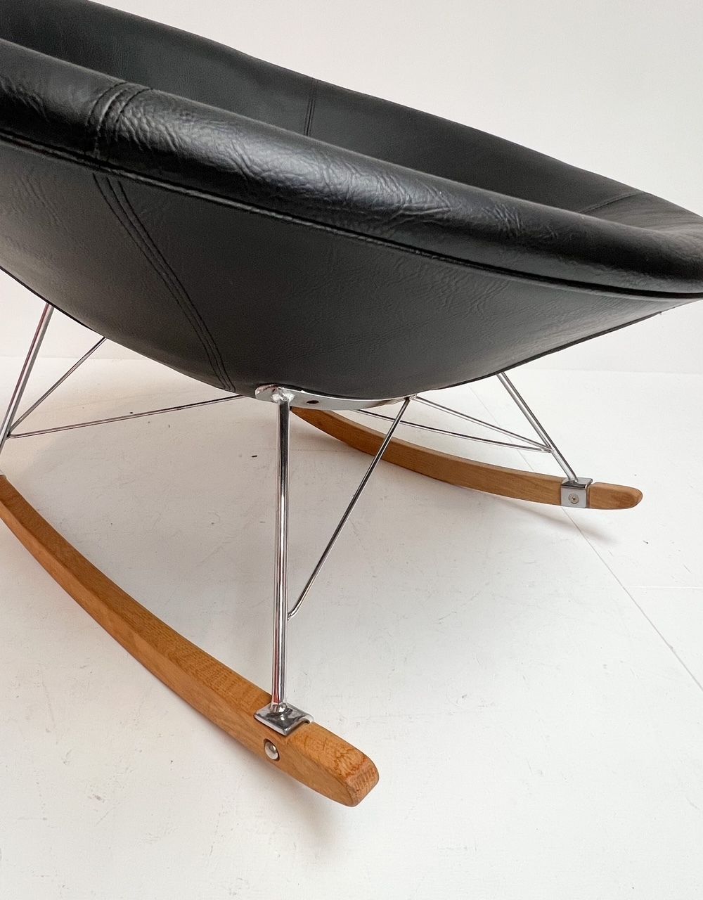 Donut Design Schommelstoel – Donut Design Rocking Chair, After 2000 photo for sale