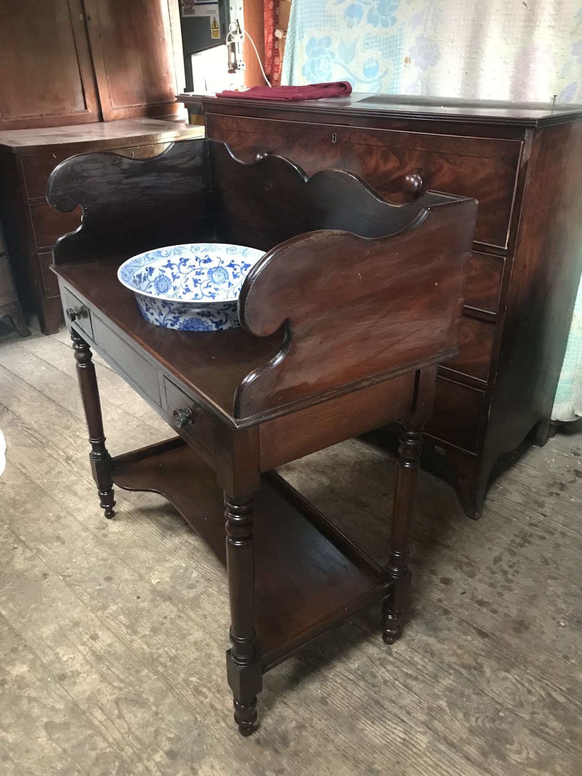 photo furniture Victorian Mahogany Washstand With Bowl From An Exclusive Country House Hotel .