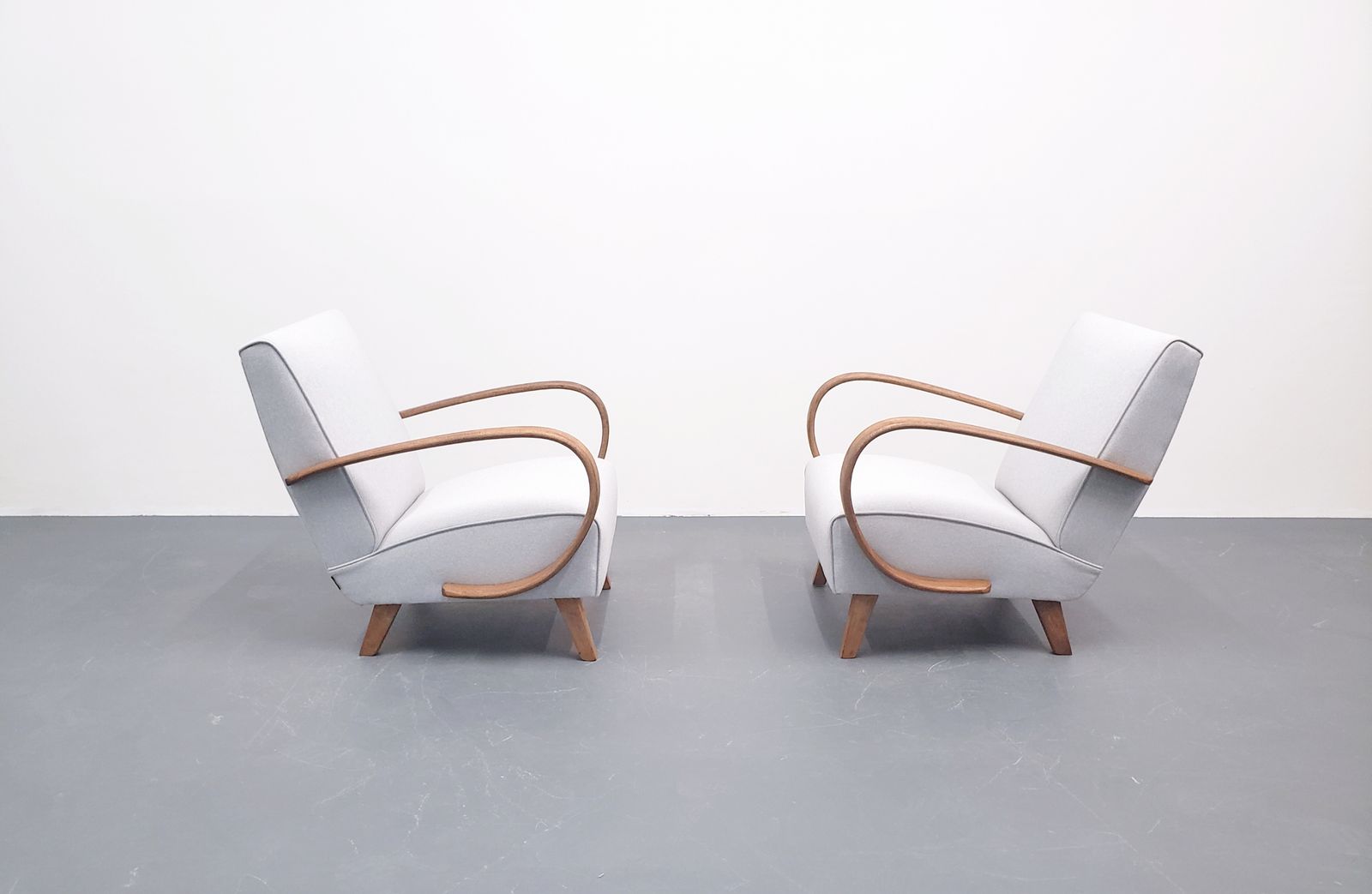 photo furniture 1930 Jindrich Halabala Bentwood Armchair In Ash Grey