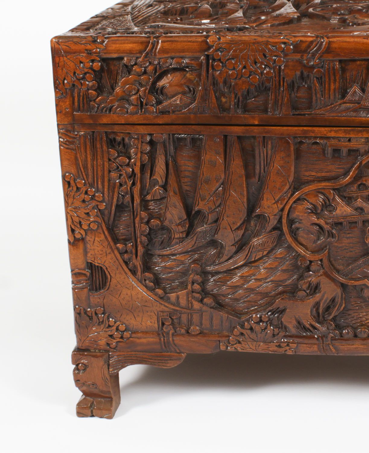 Antique Chinese Carved Camphor Wood Trunk Coffer 20th Century photo vinterior