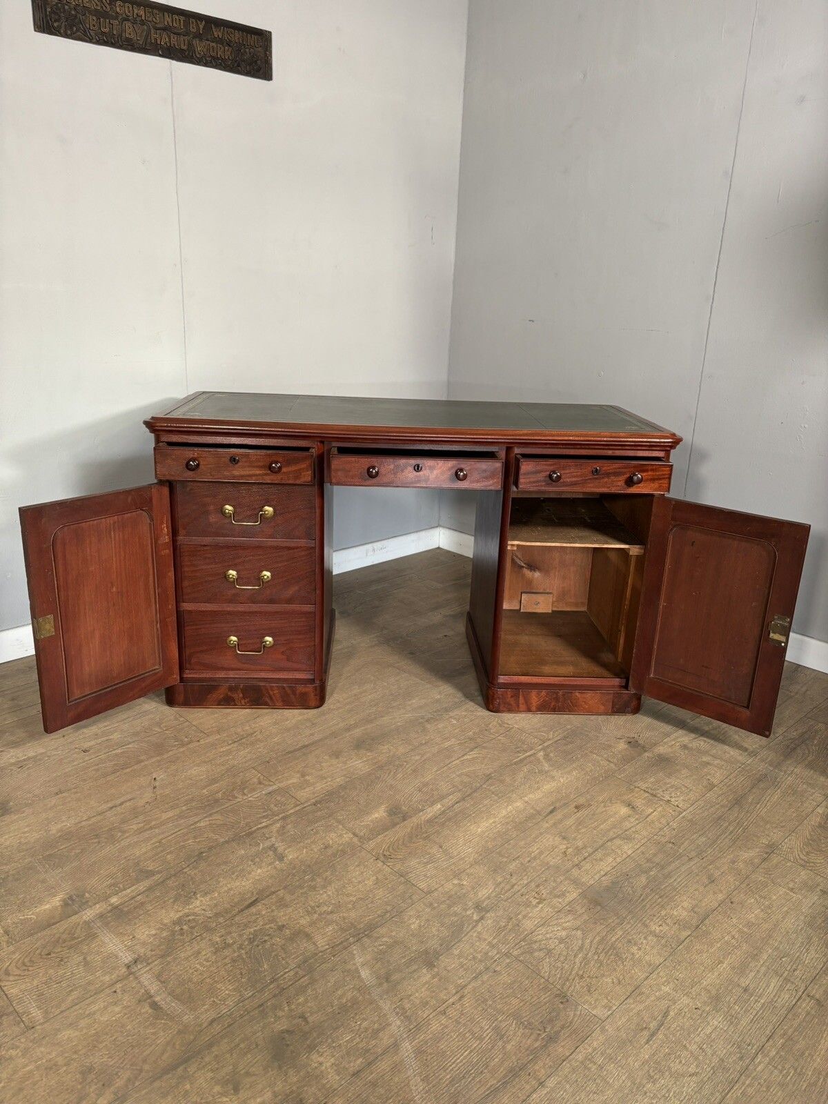 Good Victorian Mahogany Knee Hole Desk photo 980.0