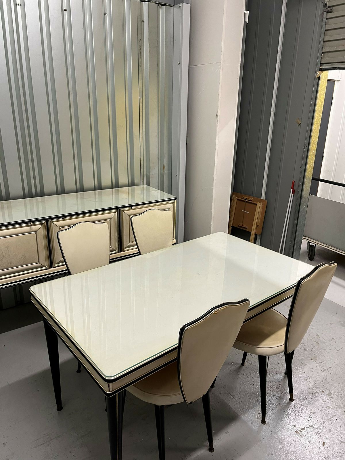 Umberto Mascagni Dining Room Set photo vinterior