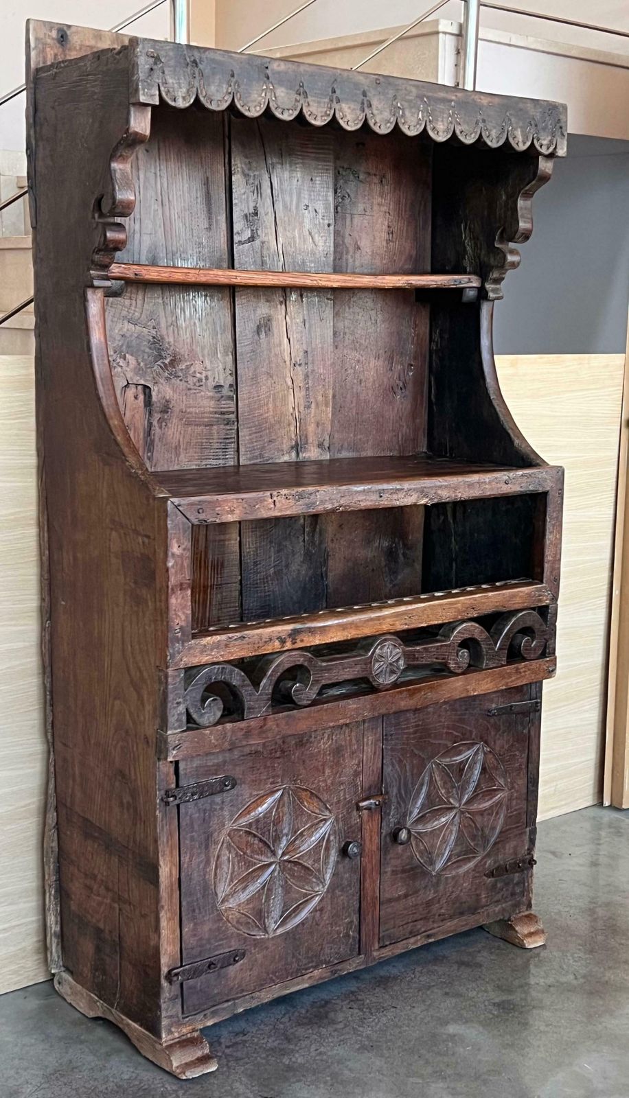 Armoire XIXe siècle en noyer, influence castillane, Espagne, restaurée photo buy