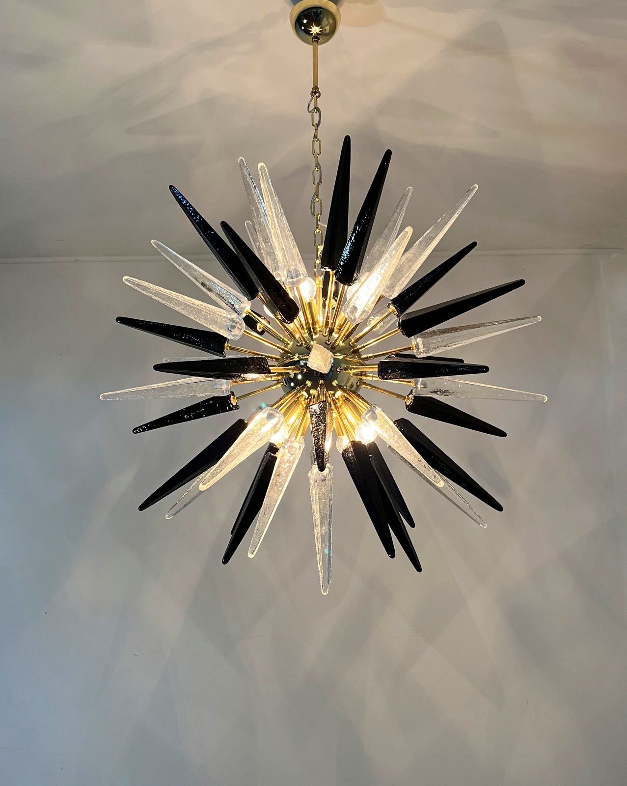 photo vinterior Exceptional Murano Trasparent And Black Glass Sputnik Chandelier   51 Glasses