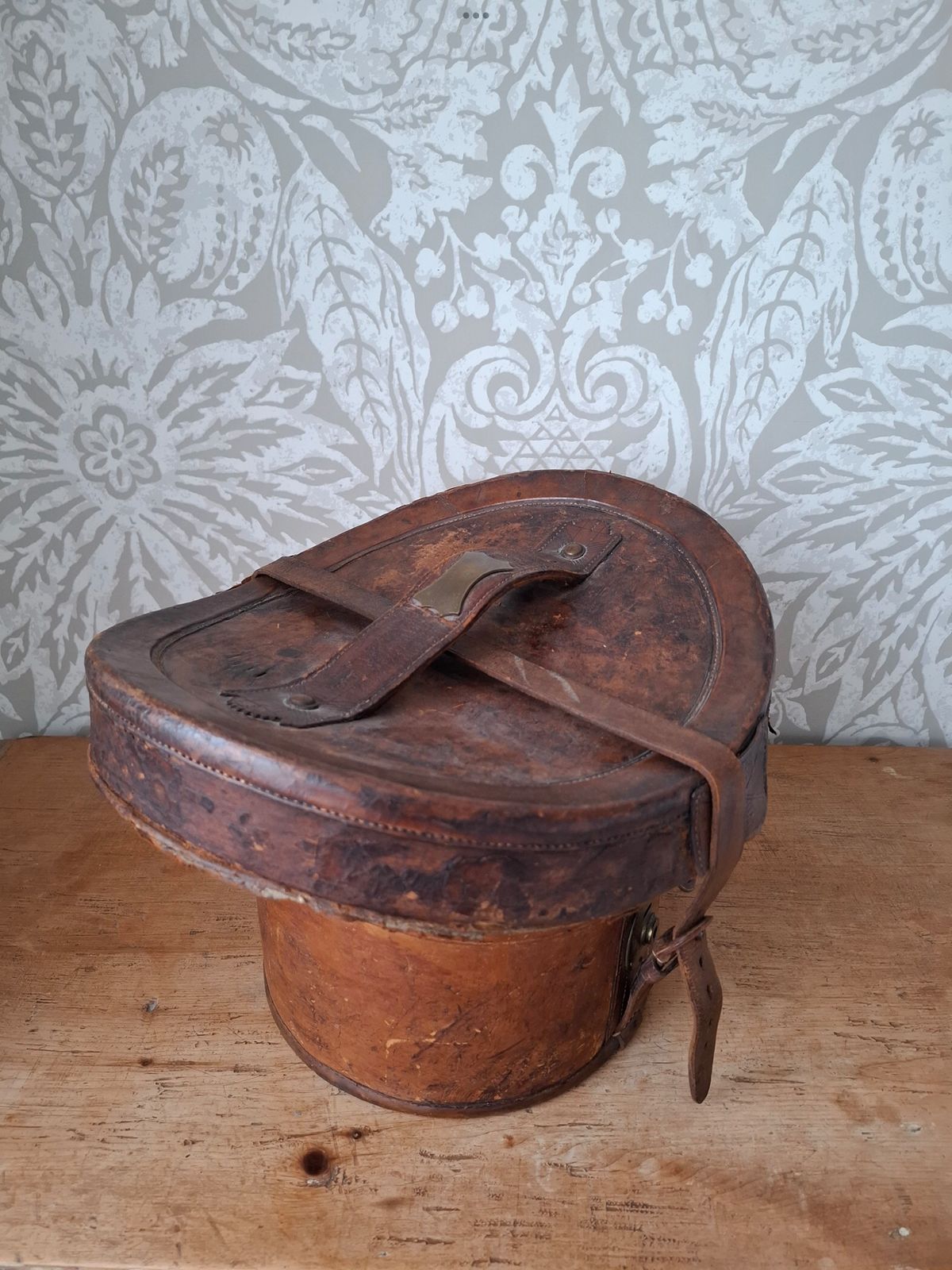 Late 1700s George II Leather Top Hat Case photo buy