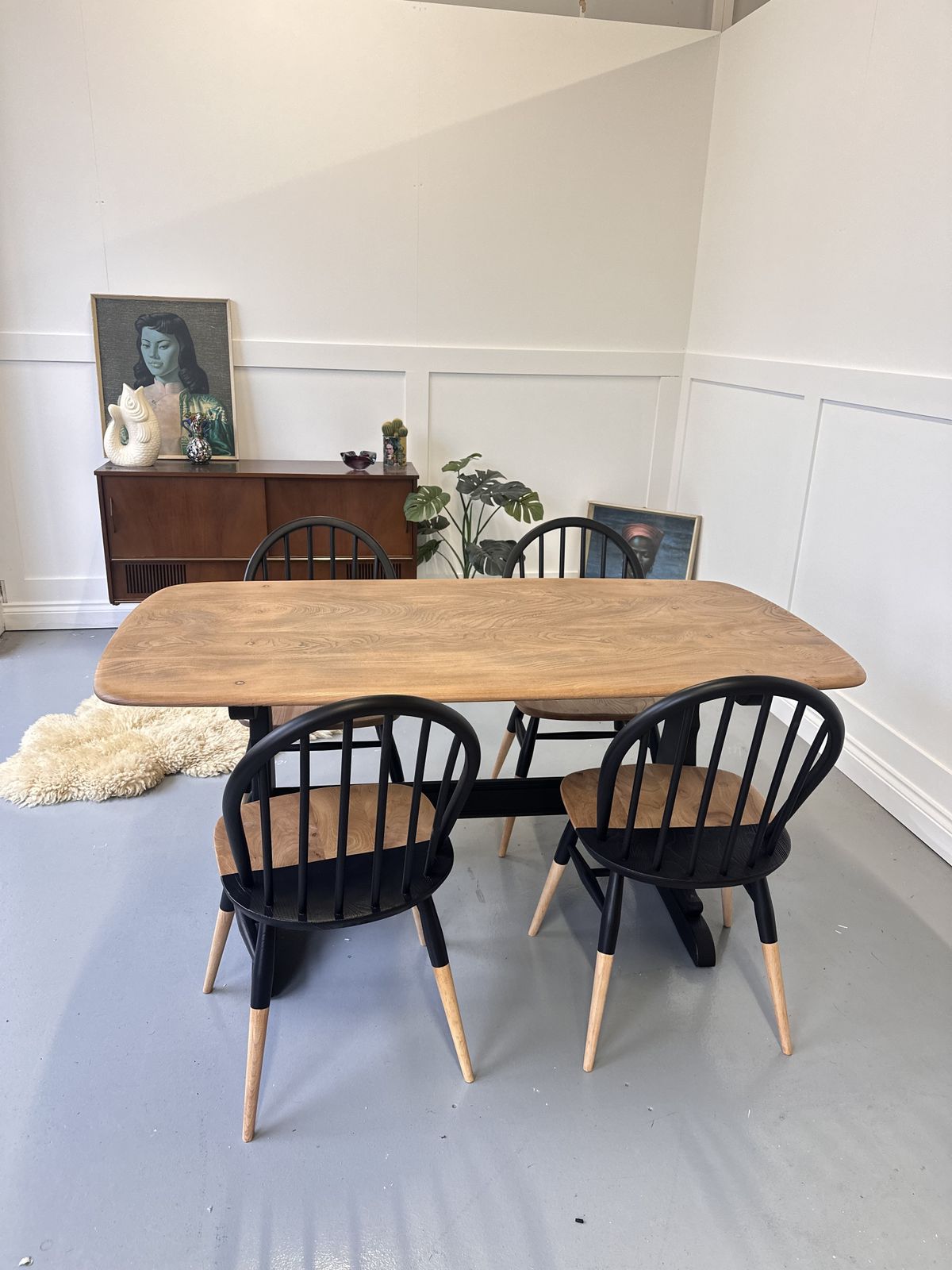 photo furniture Ercol Blonde And Black Hand Painted Dining Table & Chairs Elm And Beach Wood