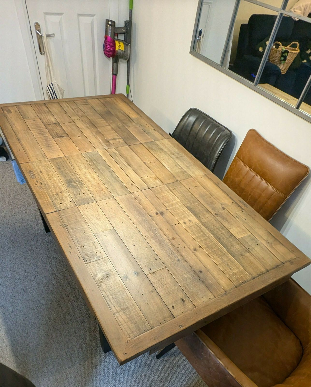Furniture Carter Extendable Dining Table And Six Chairs photo