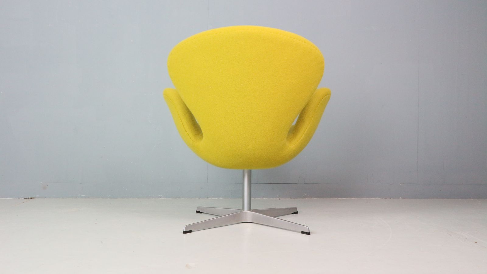 Swan Chair In Yellow Designed By Arne Jacobsen And Fritz Hansen photo vinterior
