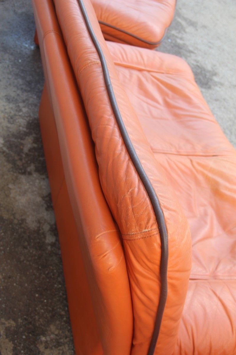 photo buy Living Room Seat Italian Design 1980s Leather Particular Form Lev&Lev Production Mod. Gabbiano
