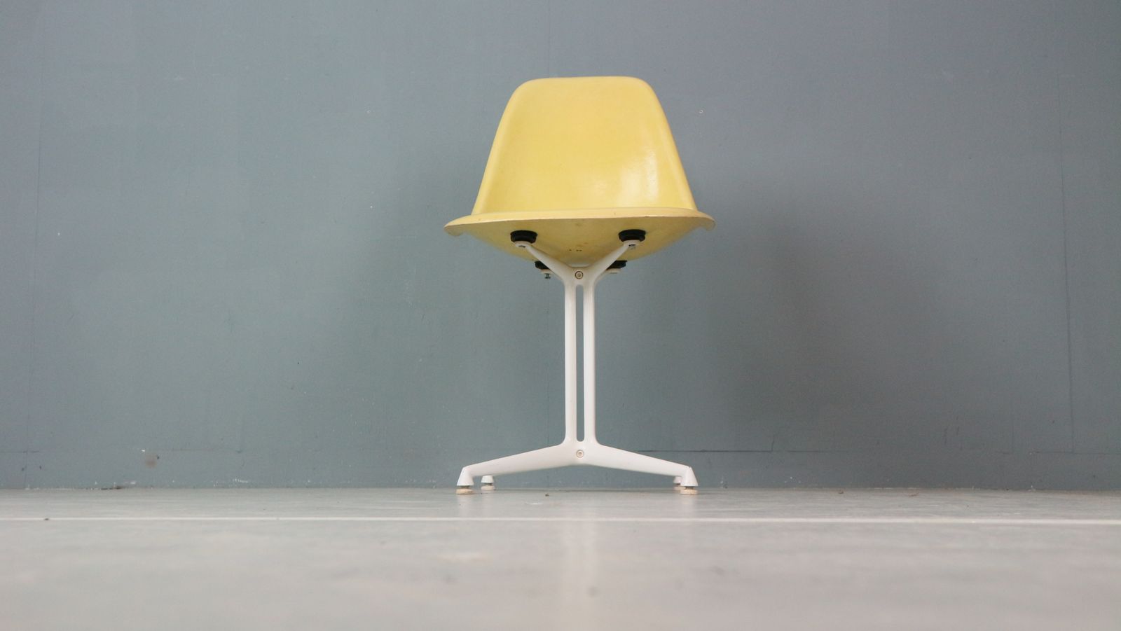 Charles & Ray Eames "La Fonda" Light Yellow Fiberglass Chairs Herman Miller photo Furniture