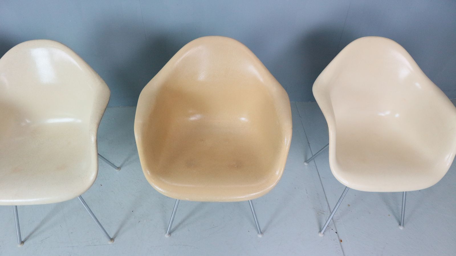 Charles & Ray Eames Set Of 4 Off White "H Base" Chairs For Herman Miller, 1960 photo for sale