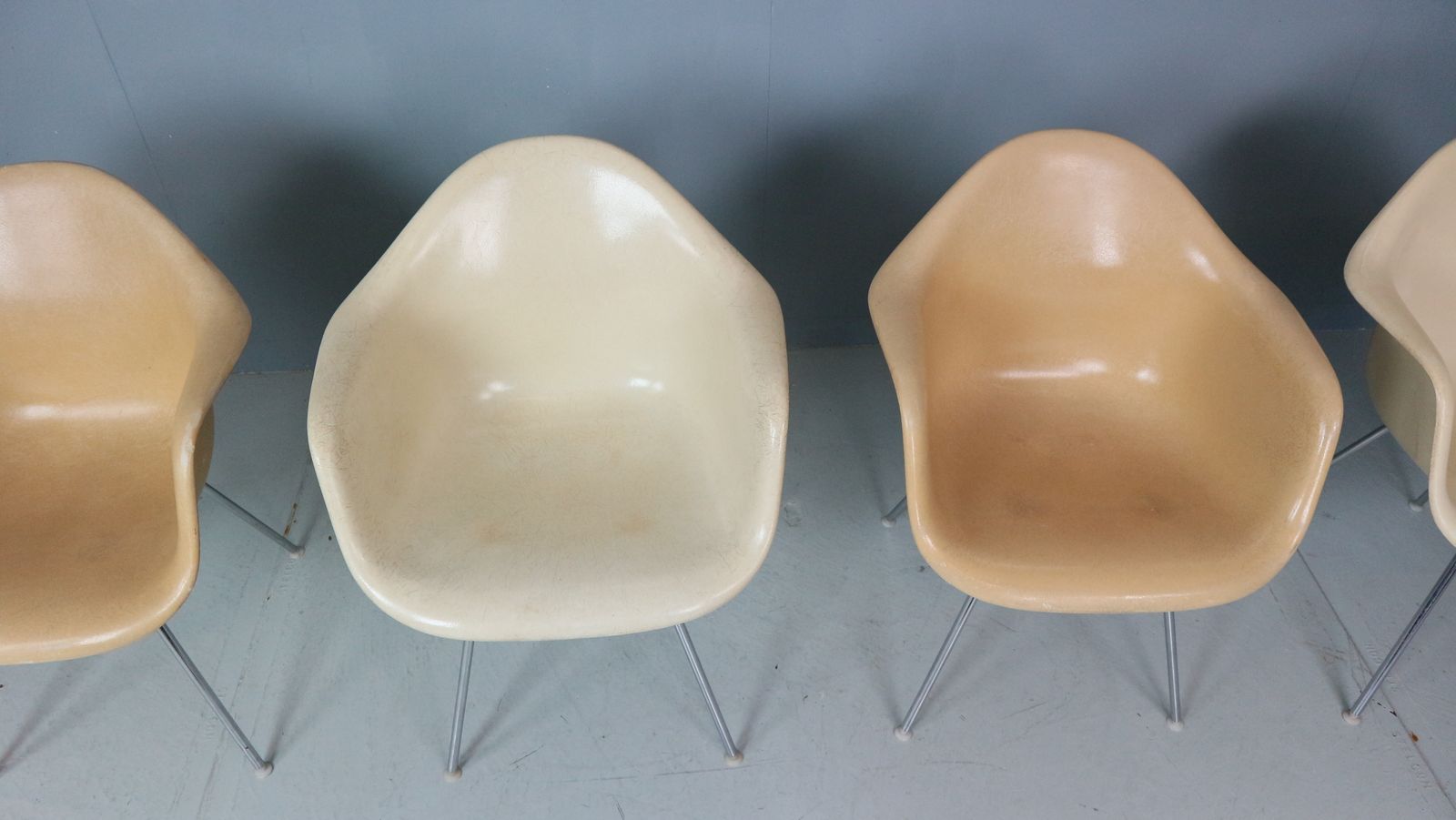 Charles & Ray Eames Set Of 4 Off White "H Base" Chairs For Herman Miller, 1960 photo 2900.0