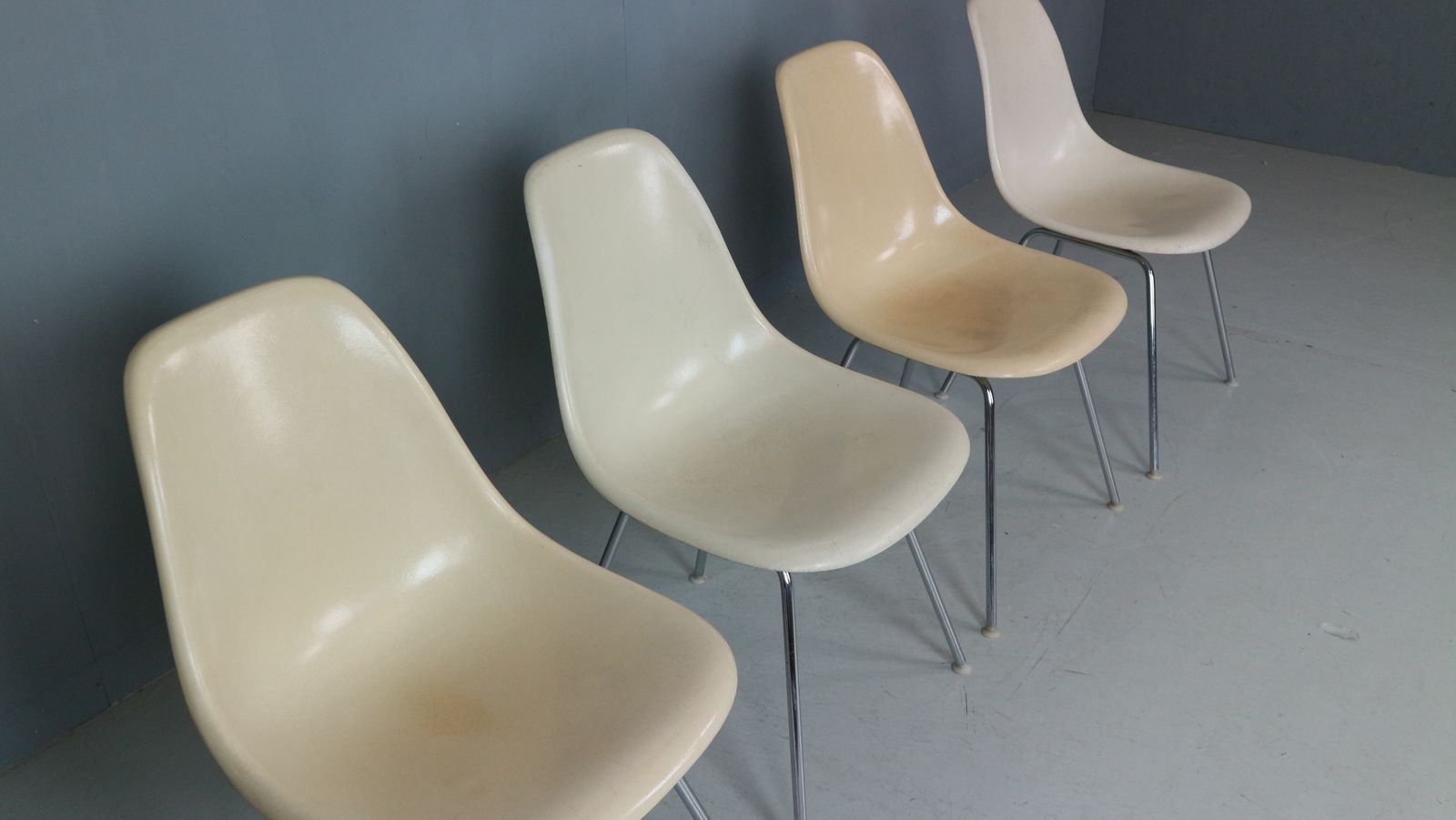photo furniture Charles & Ray Eames Set Of 4 Off White "H Base" Chairs For Herman Miller, 1960