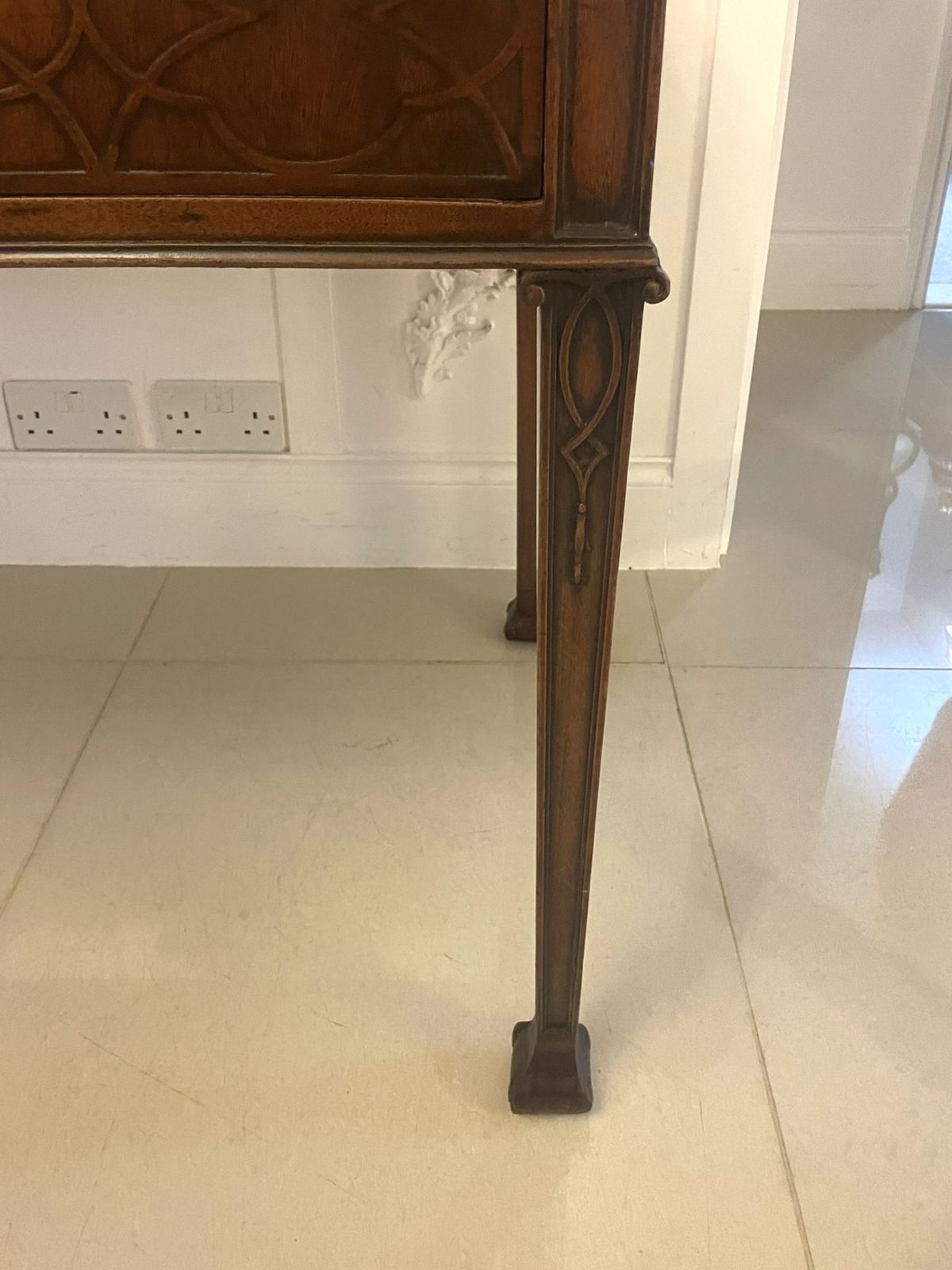2195.0 Antique 19th Century Quality Carved Figured Mahogany Serving Table photo
